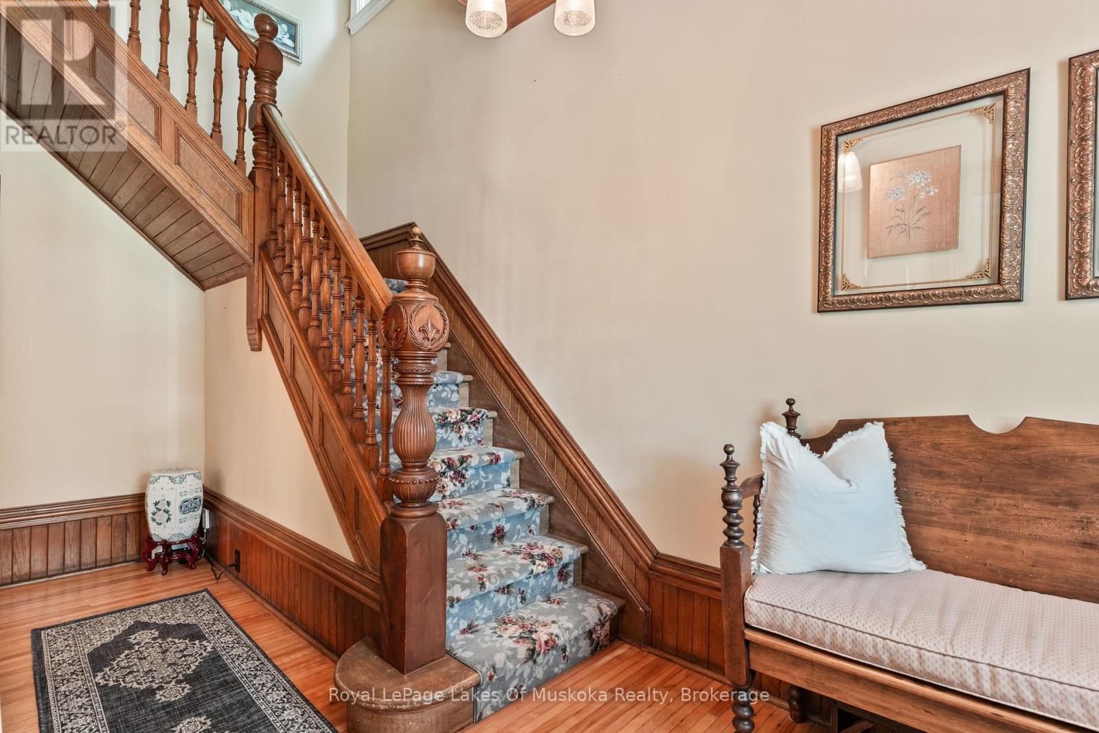 












229 FRASERBURG ROAD

,
Bracebridge (Macaulay),




Ontario
P1L0G9

