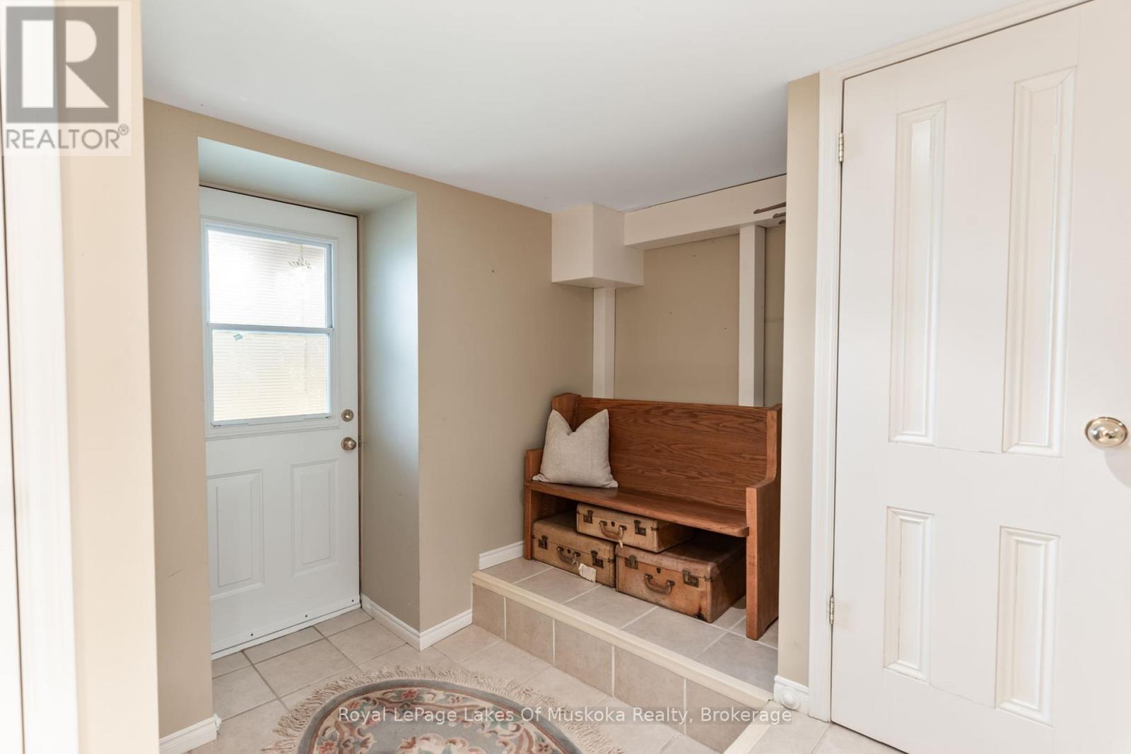 












229 FRASERBURG ROAD

,
Bracebridge (Macaulay),




Ontario
P1L0G9

