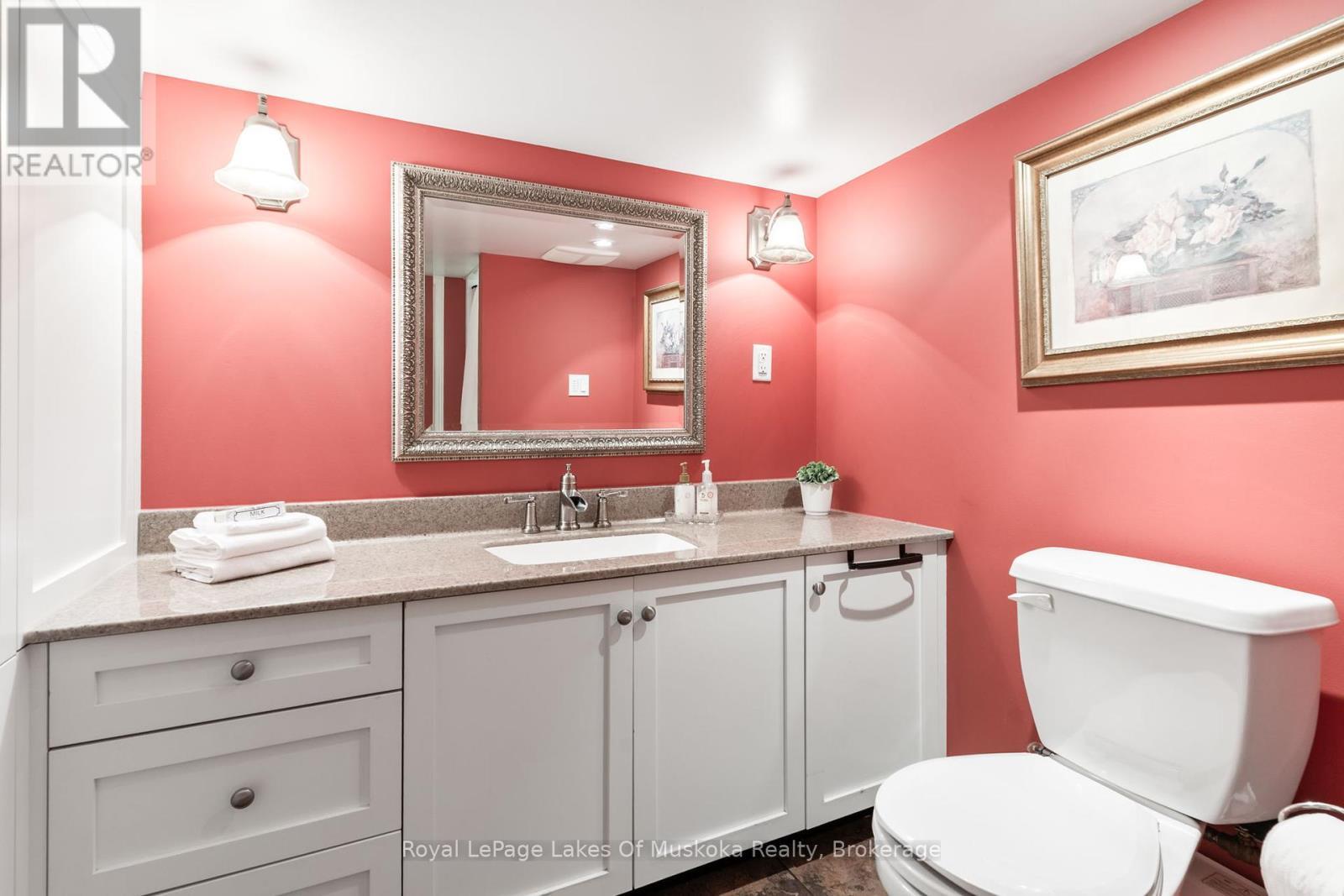 












229 FRASERBURG ROAD

,
Bracebridge (Macaulay),




Ontario
P1L0G9

