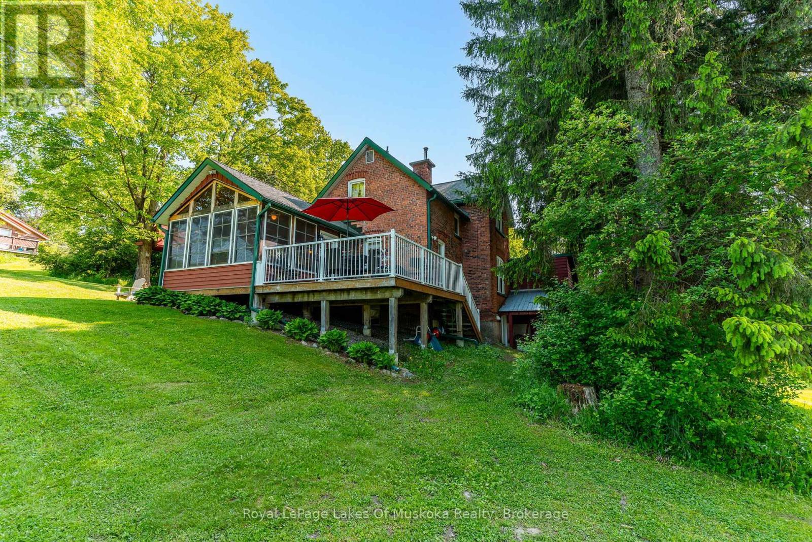 












229 FRASERBURG ROAD

,
Bracebridge (Macaulay),




Ontario
P1L0G9

