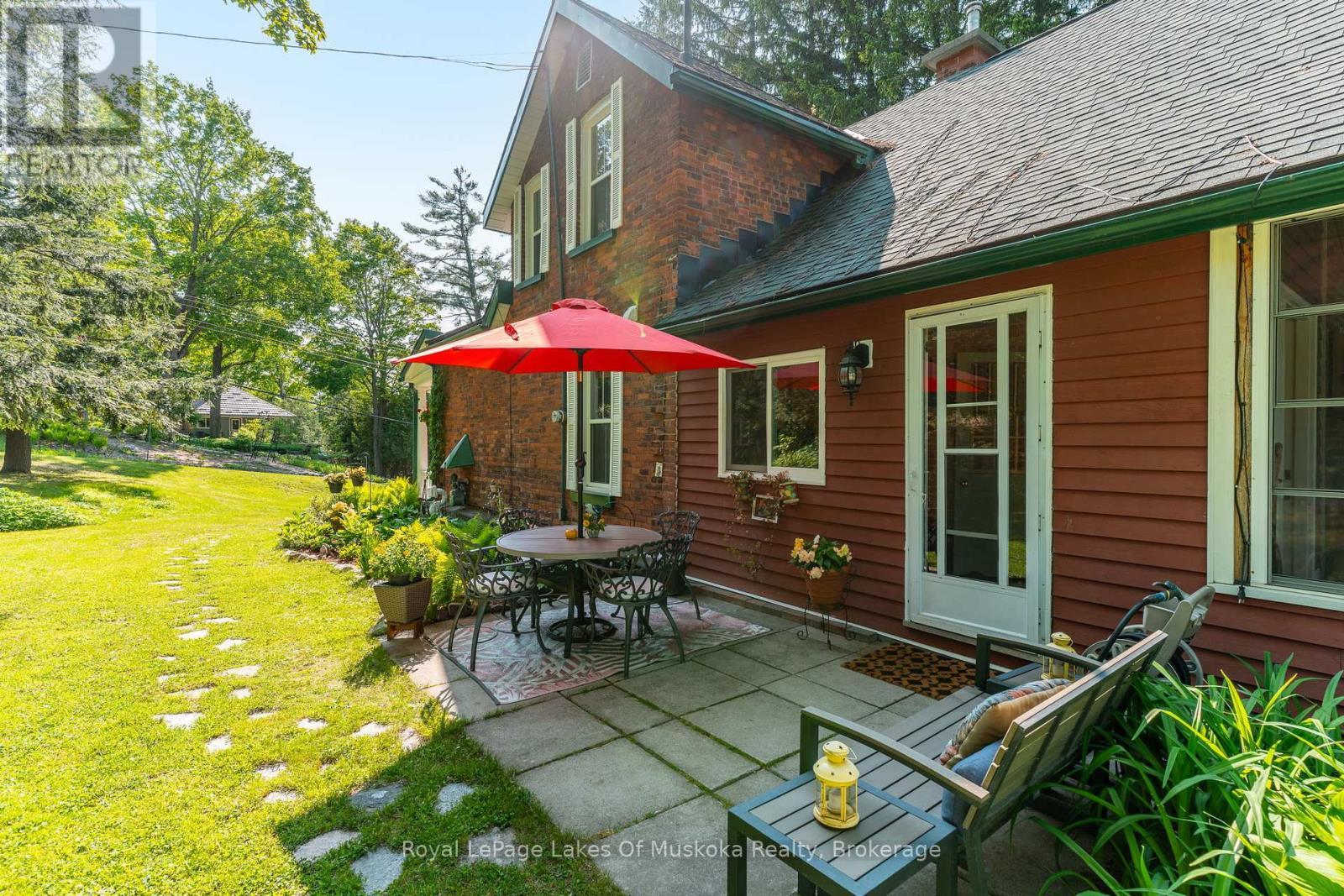 












229 FRASERBURG ROAD

,
Bracebridge (Macaulay),




Ontario
P1L0G9

