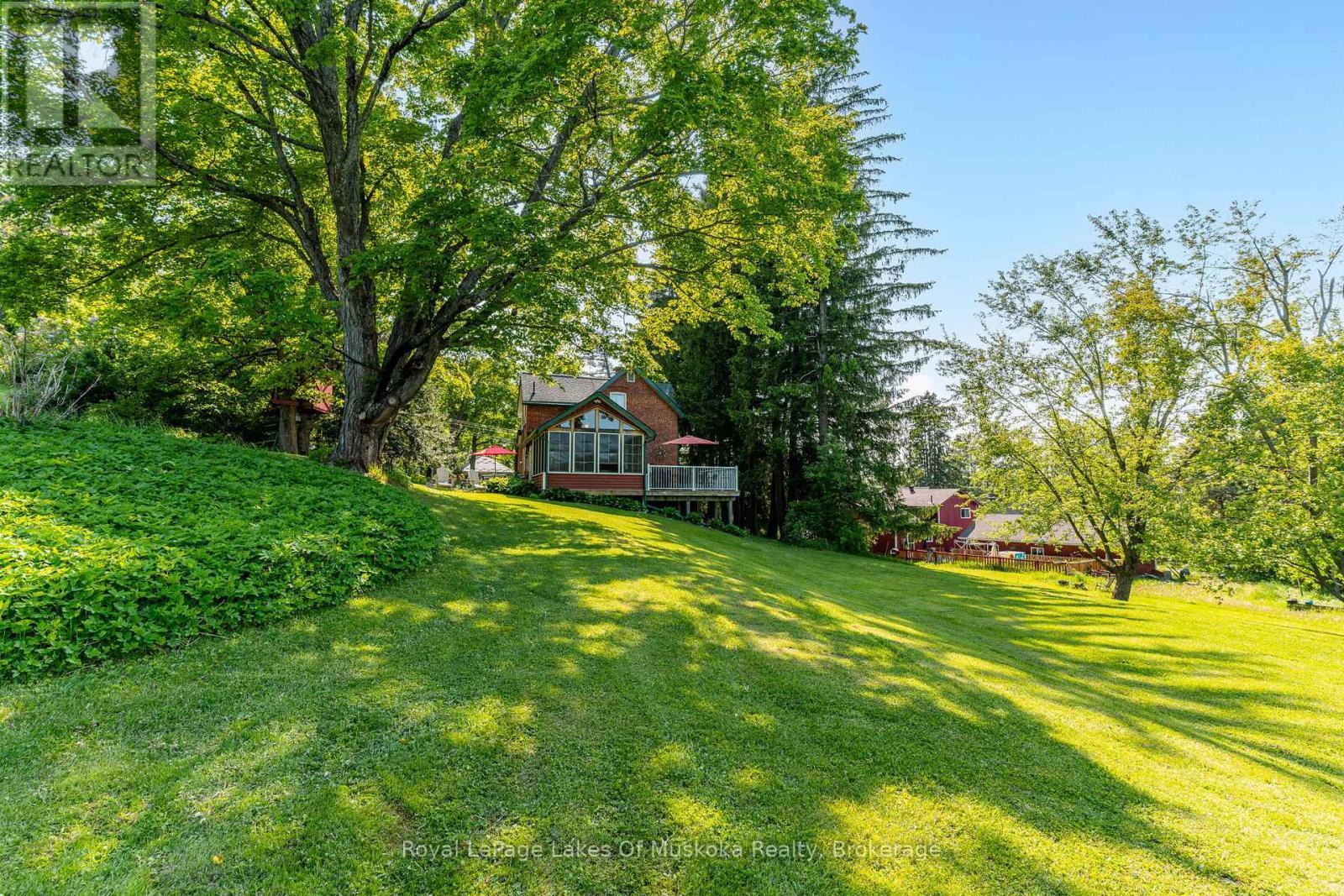 












229 FRASERBURG ROAD

,
Bracebridge (Macaulay),




Ontario
P1L0G9

