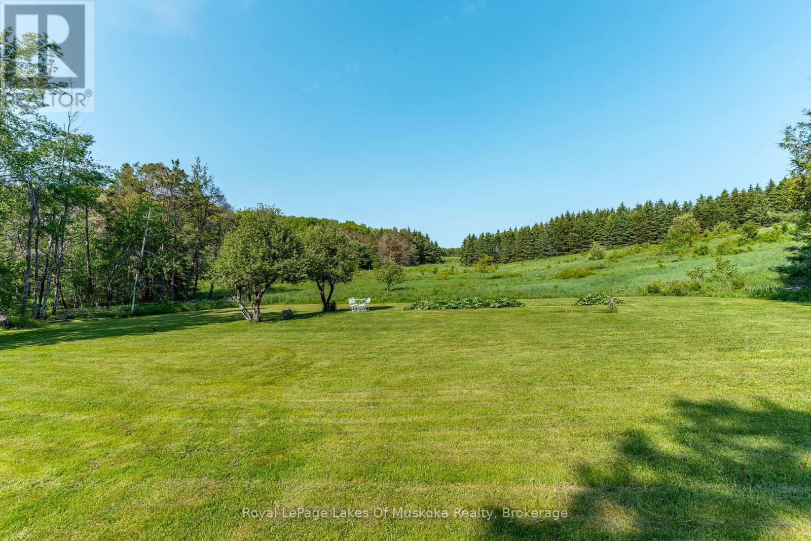 












229 FRASERBURG ROAD

,
Bracebridge (Macaulay),




Ontario
P1L0G9


