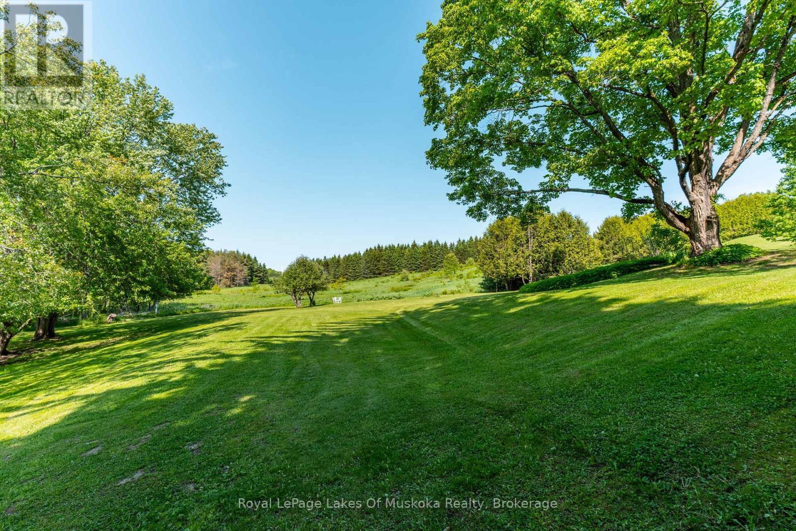 












229 FRASERBURG ROAD

,
Bracebridge (Macaulay),




Ontario
P1L0G9

