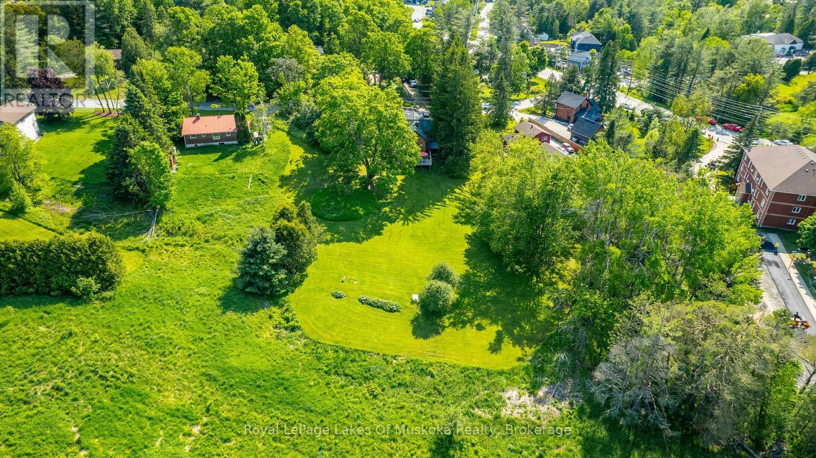 












229 FRASERBURG ROAD

,
Bracebridge (Macaulay),




Ontario
P1L0G9


