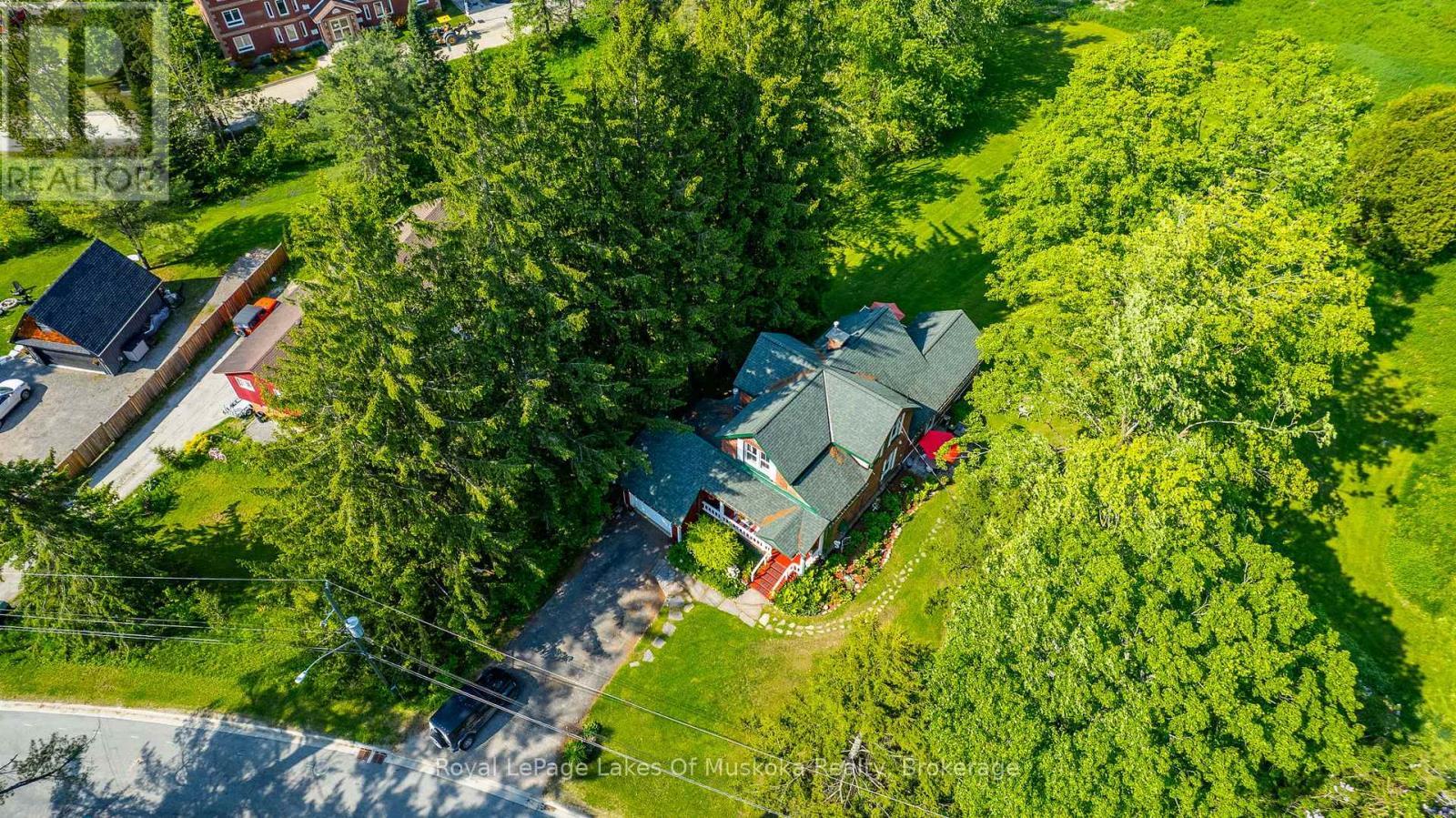 












229 FRASERBURG ROAD

,
Bracebridge (Macaulay),




Ontario
P1L0G9


