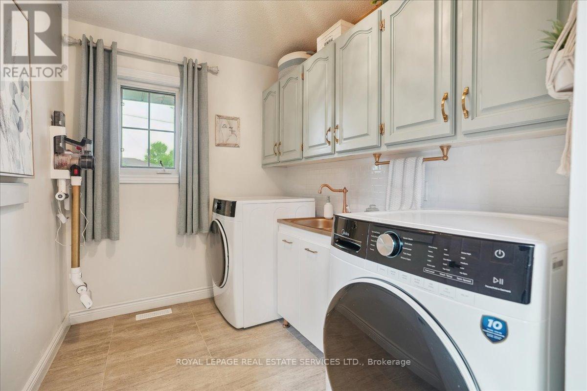 












14 DUBARRY BOULEVARD

,
Hamilton,




Ontario
L8T2V4

