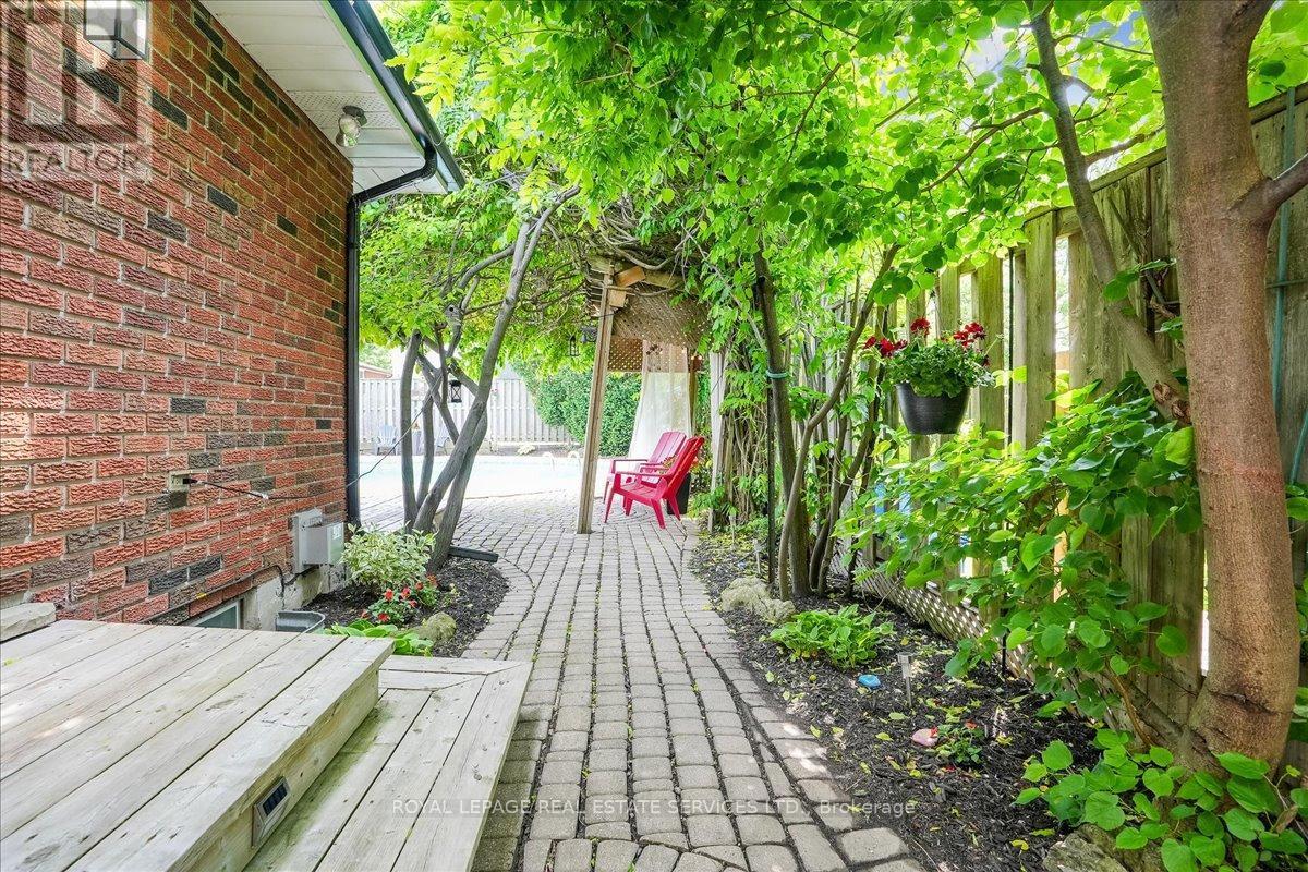 












14 DUBARRY BOULEVARD

,
Hamilton,




Ontario
L8T2V4

