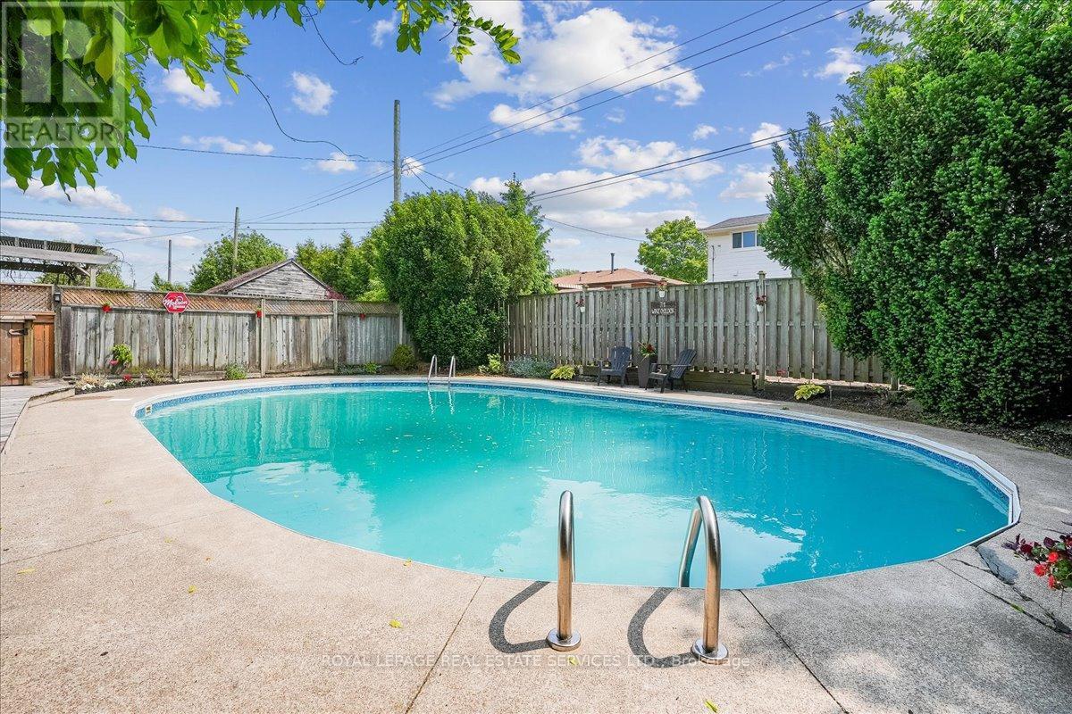












14 DUBARRY BOULEVARD

,
Hamilton,




Ontario
L8T2V4

