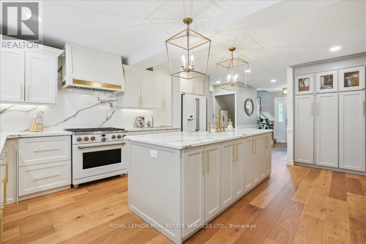












14 DUBARRY BOULEVARD

,
Hamilton,




Ontario
L8T2V4

