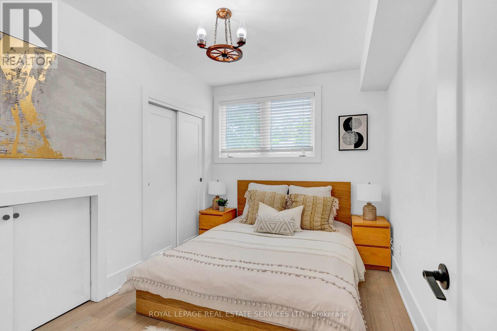












248 WALES CRESCENT

,
Oakville,




Ontario
L6L3X7

