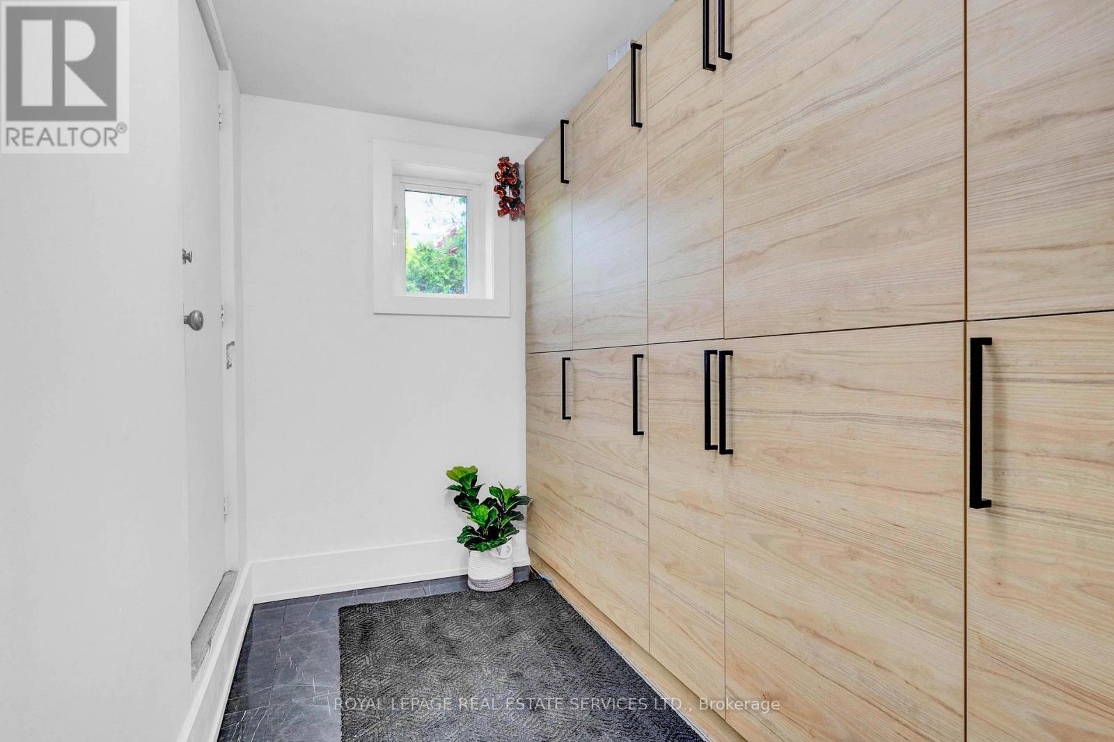












248 WALES CRESCENT

,
Oakville,




Ontario
L6L3X7

