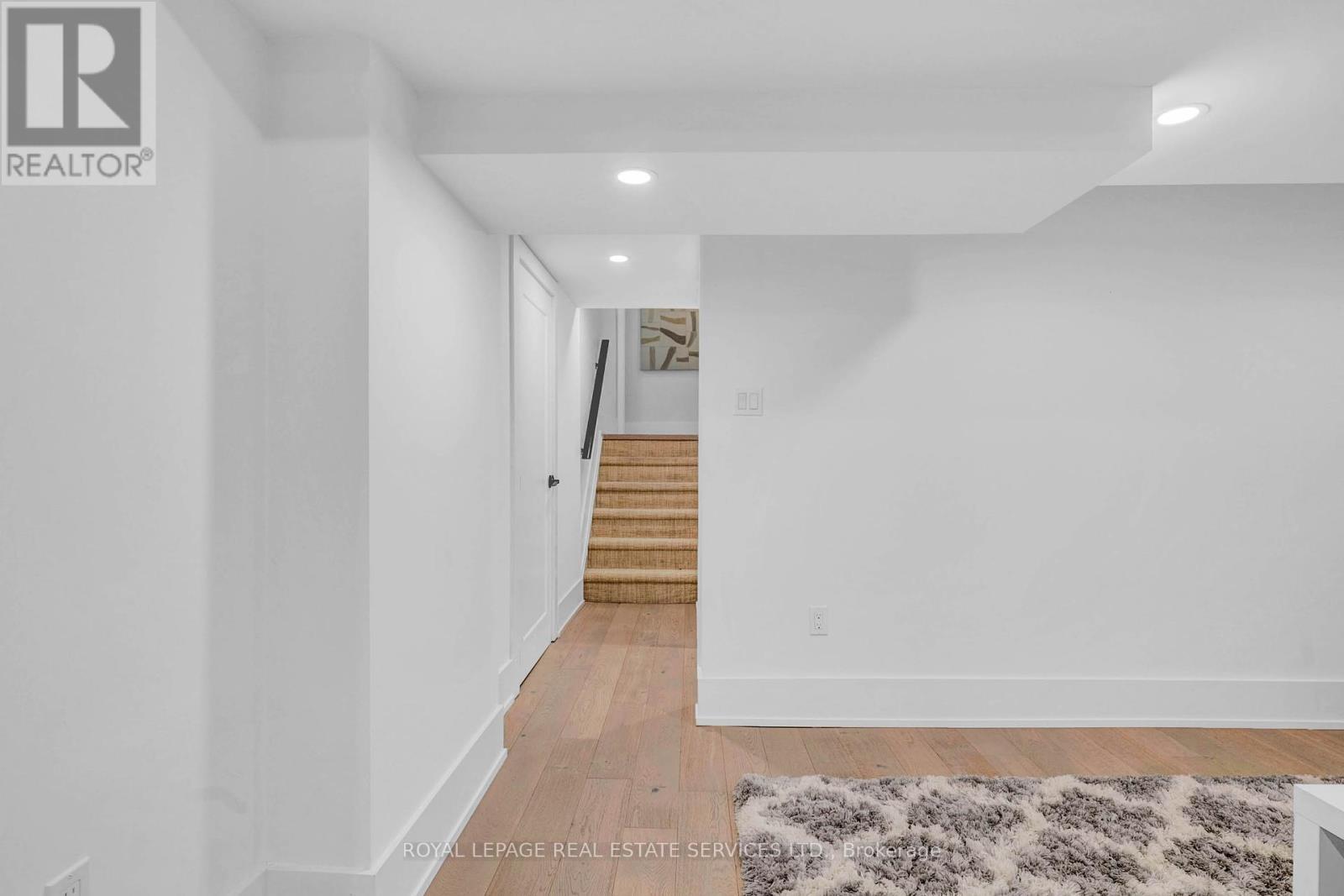 












248 WALES CRESCENT

,
Oakville,




Ontario
L6L3X7

