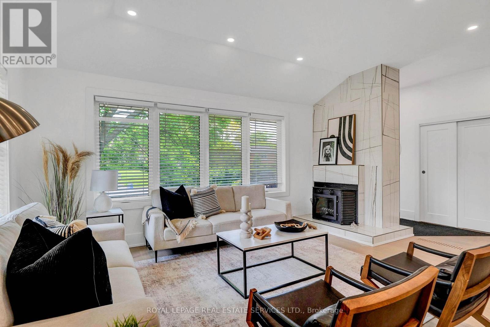 












248 WALES CRESCENT

,
Oakville,




Ontario
L6L3X7

