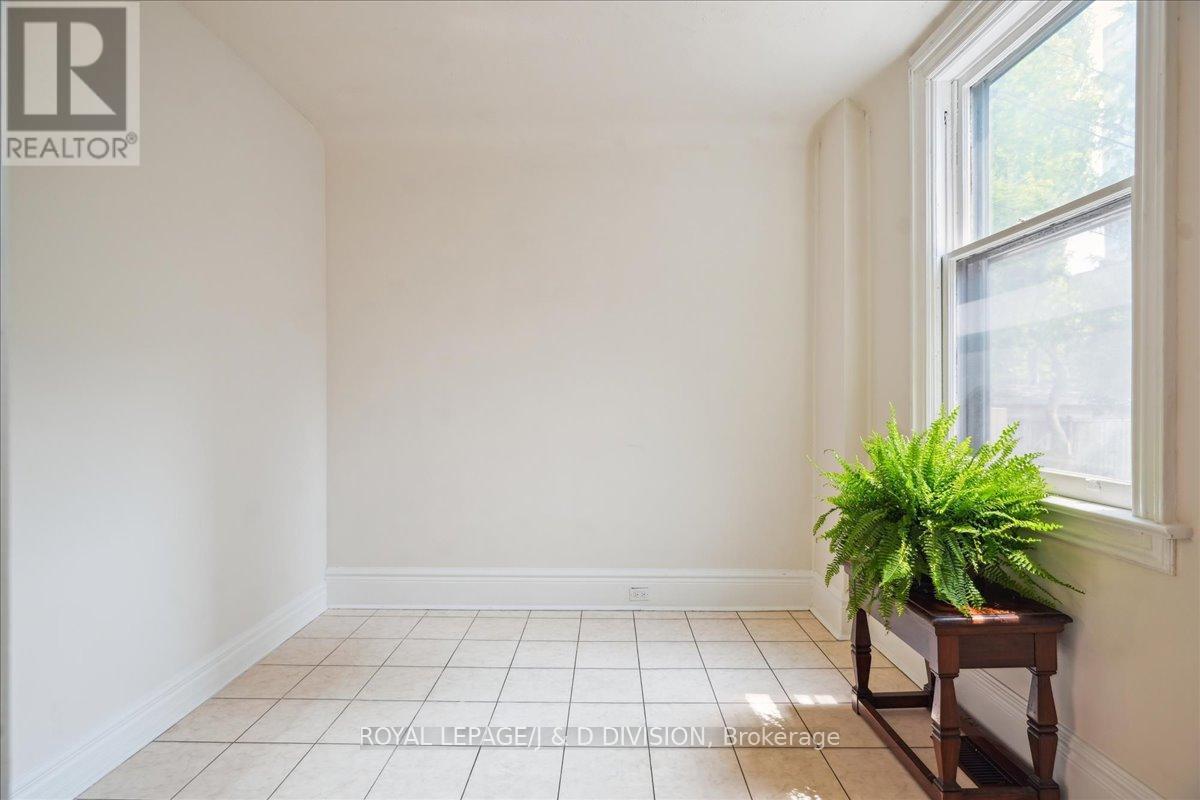 












51 CHICORA AVENUE

,
Toronto,




Ontario
M5R1T7

