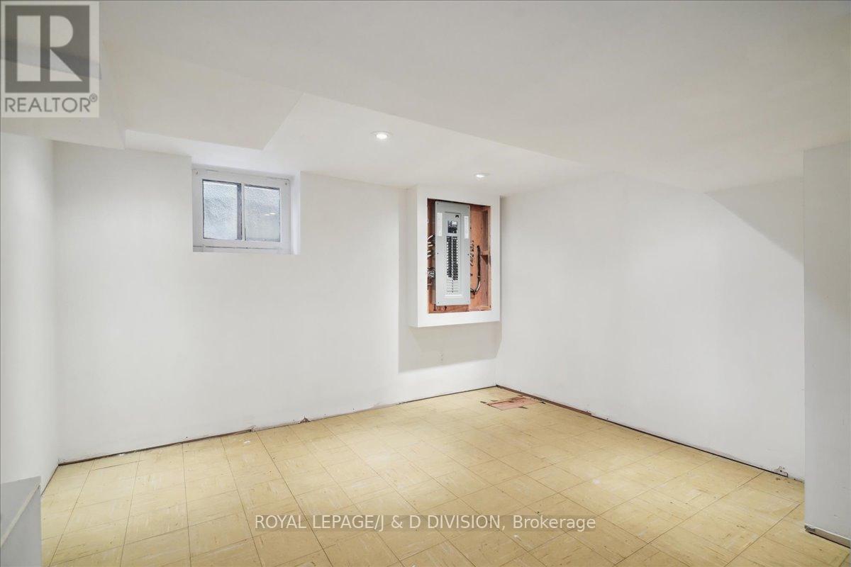 












51 CHICORA AVENUE

,
Toronto,




Ontario
M5R1T7

