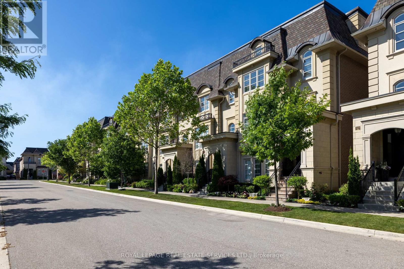 












251 HANOVER STREET

,
Oakville,




Ontario
L6K0H3

