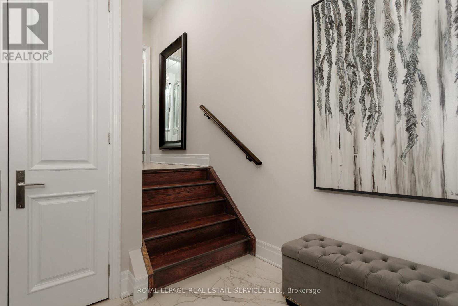 












251 HANOVER STREET

,
Oakville,




Ontario
L6K0H3

