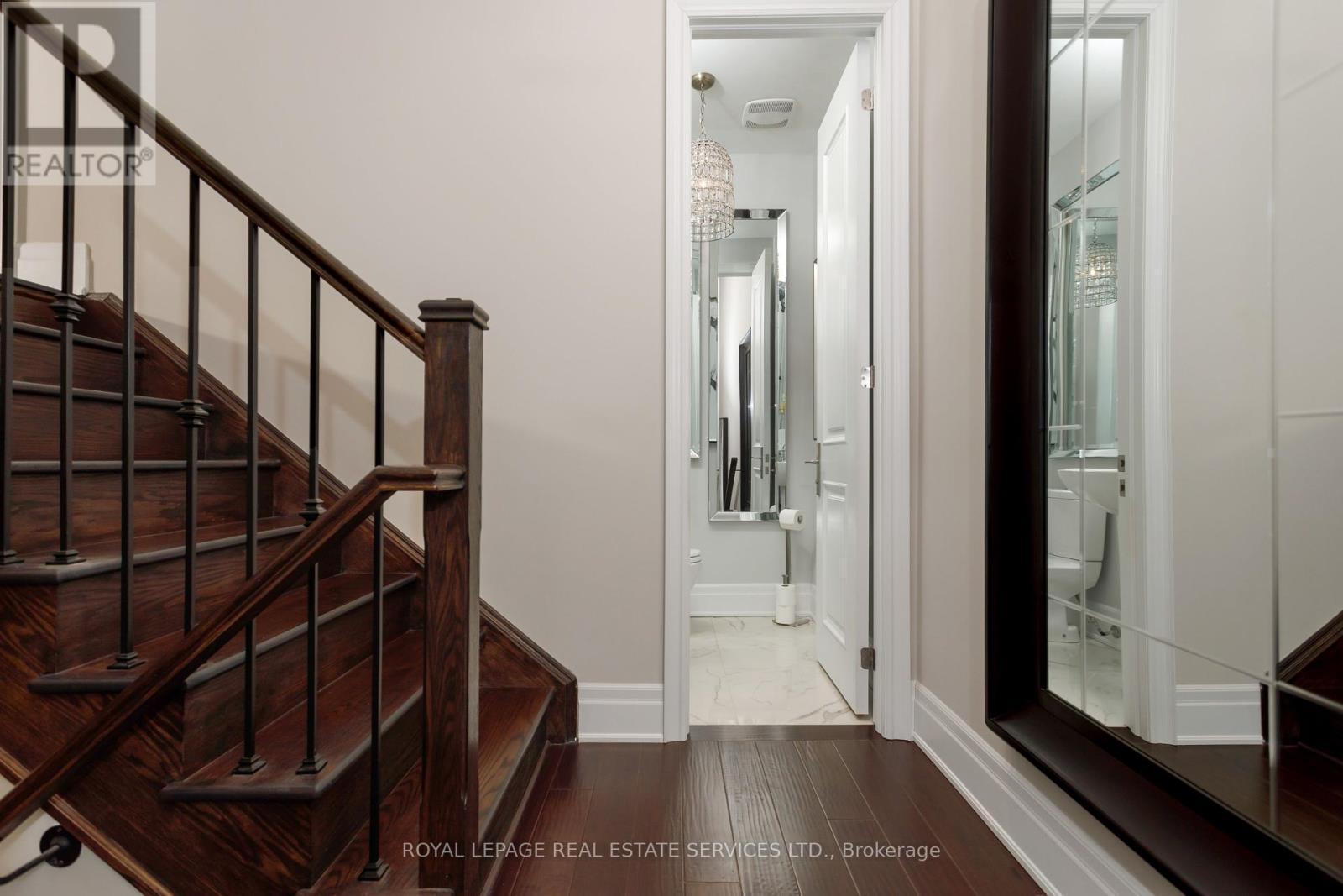 












251 HANOVER STREET

,
Oakville,




Ontario
L6K0H3

