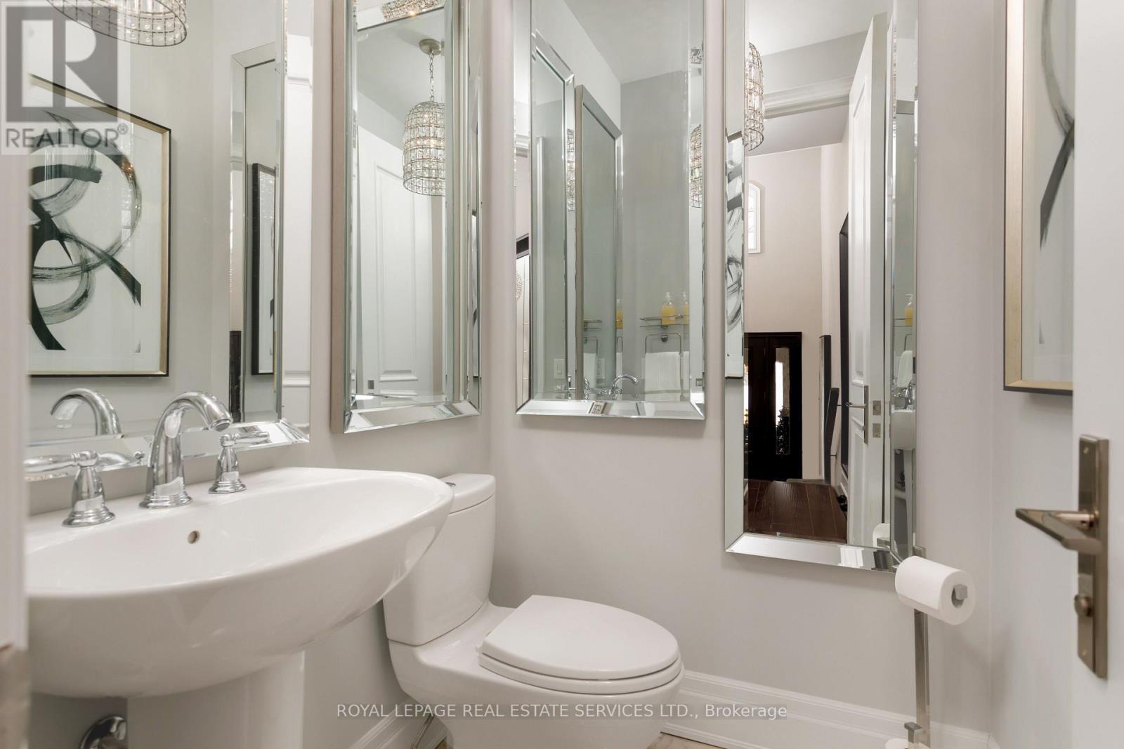 












251 HANOVER STREET

,
Oakville,




Ontario
L6K0H3

