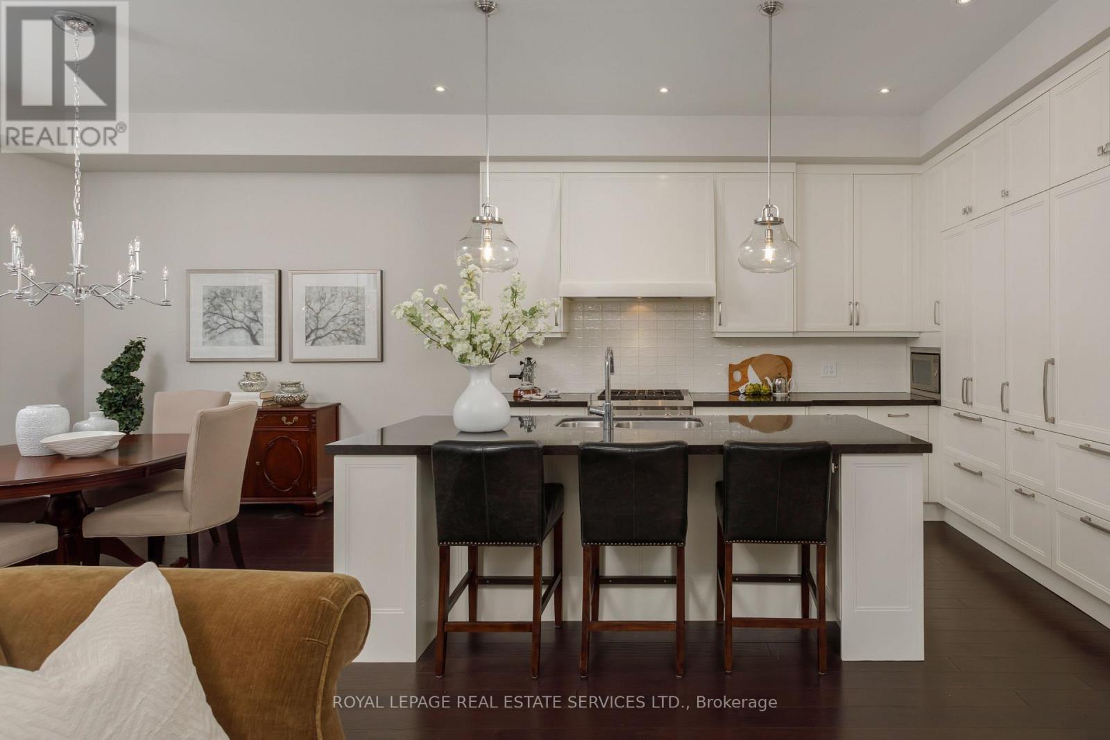 












251 HANOVER STREET

,
Oakville,




Ontario
L6K0H3


