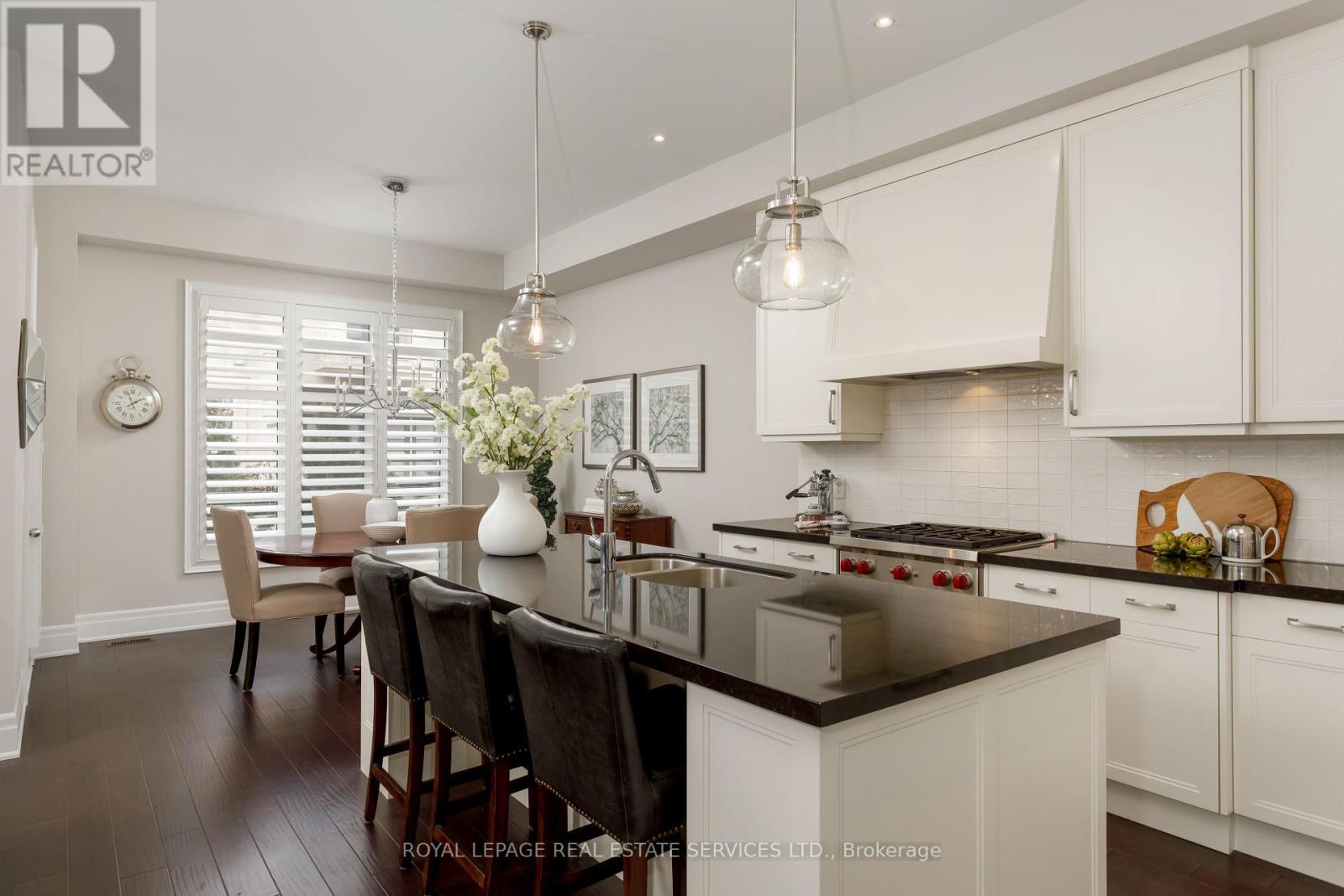 












251 HANOVER STREET

,
Oakville,




Ontario
L6K0H3

