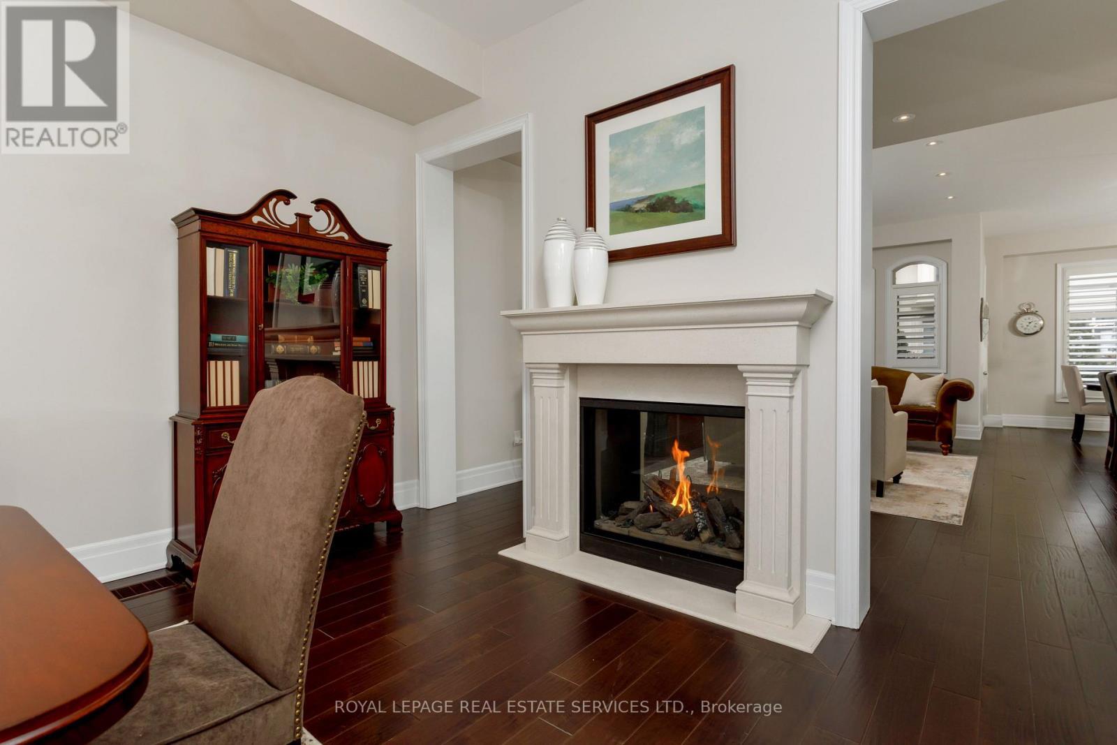 












251 HANOVER STREET

,
Oakville,




Ontario
L6K0H3

