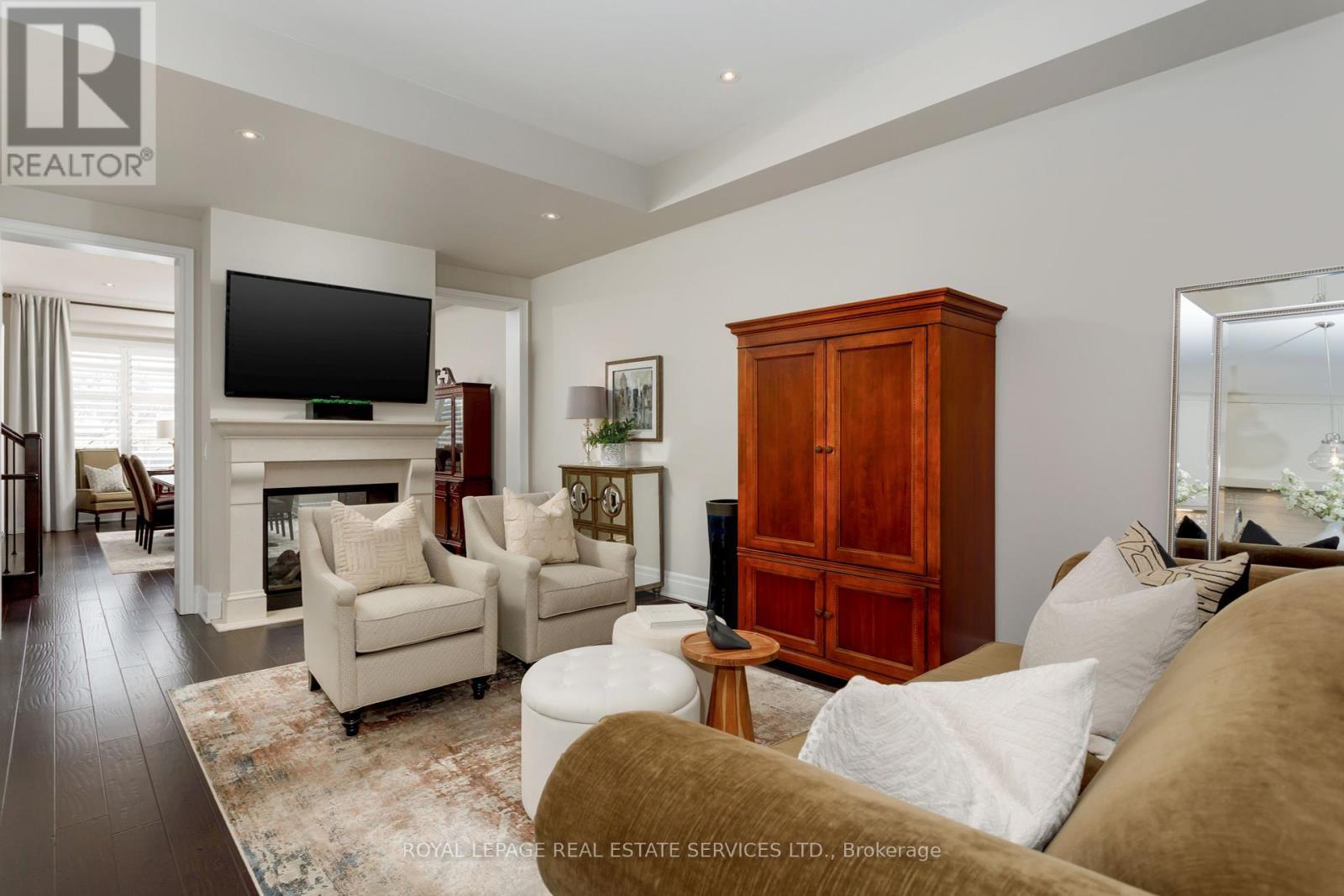 












251 HANOVER STREET

,
Oakville,




Ontario
L6K0H3

