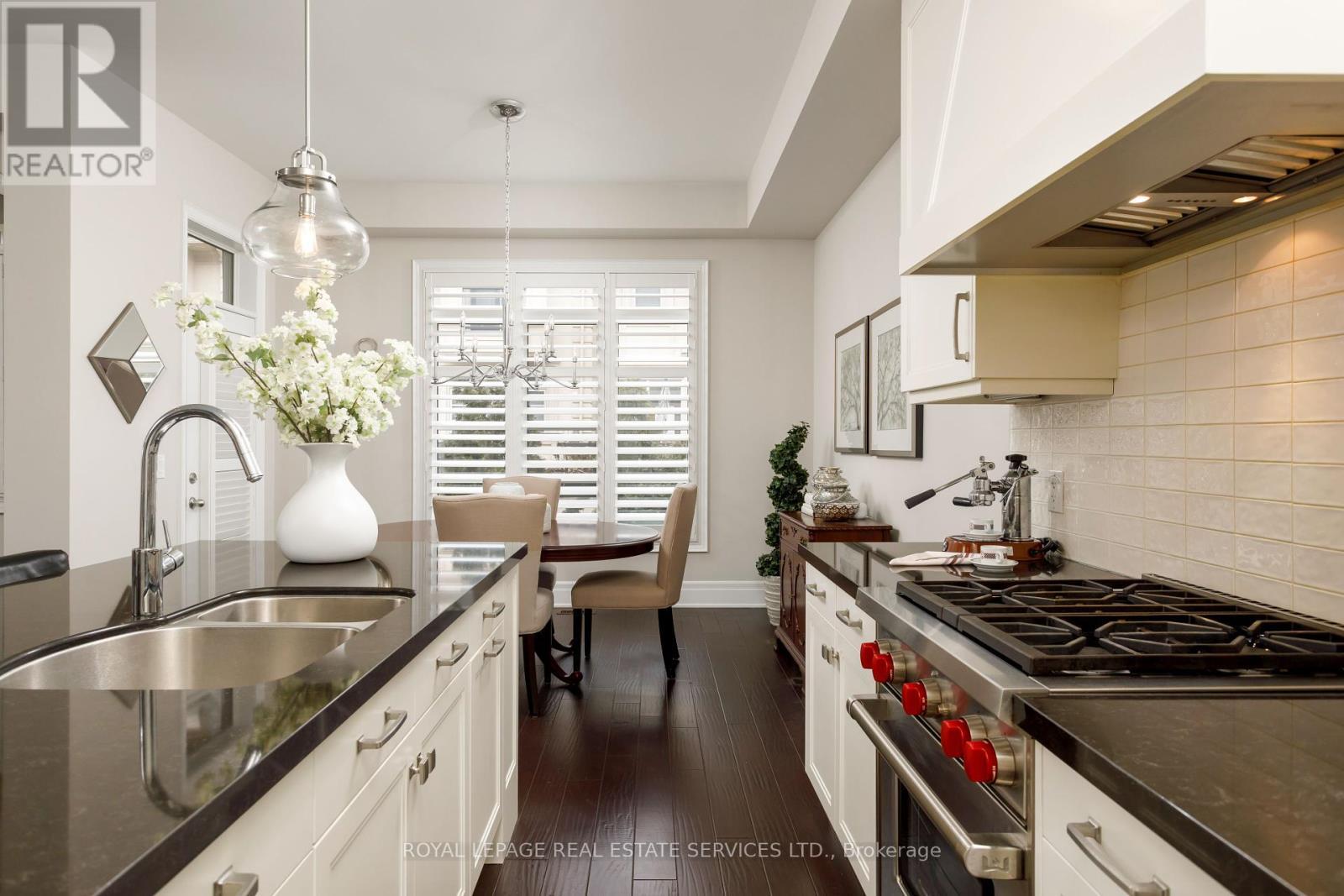 












251 HANOVER STREET

,
Oakville,




Ontario
L6K0H3


