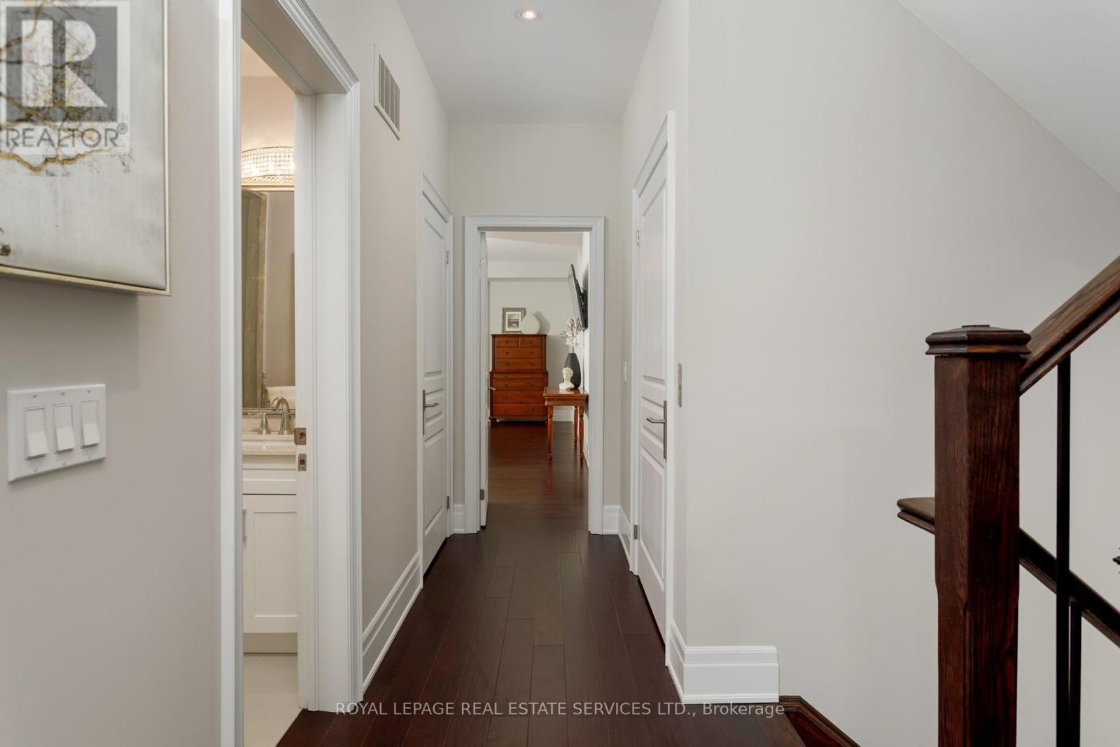 












251 HANOVER STREET

,
Oakville,




Ontario
L6K0H3

