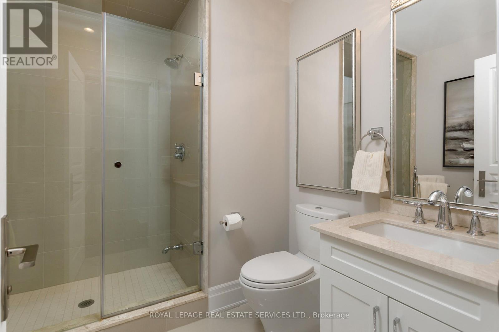 












251 HANOVER STREET

,
Oakville,




Ontario
L6K0H3

