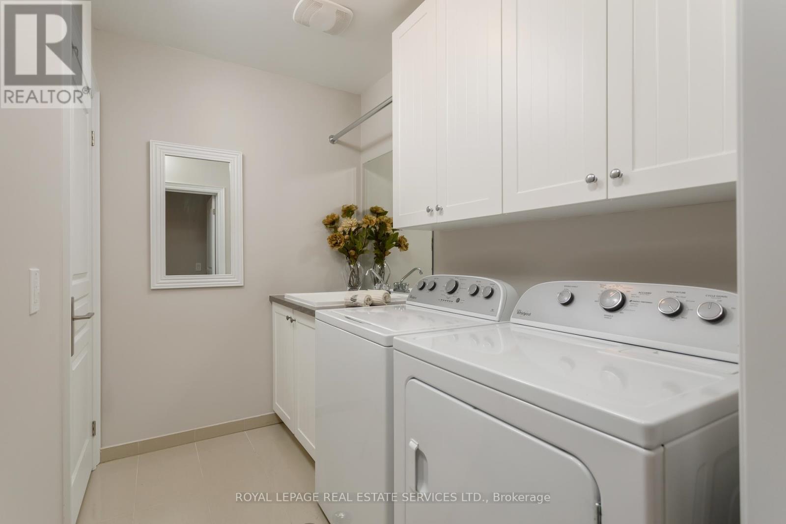 












251 HANOVER STREET

,
Oakville,




Ontario
L6K0H3

