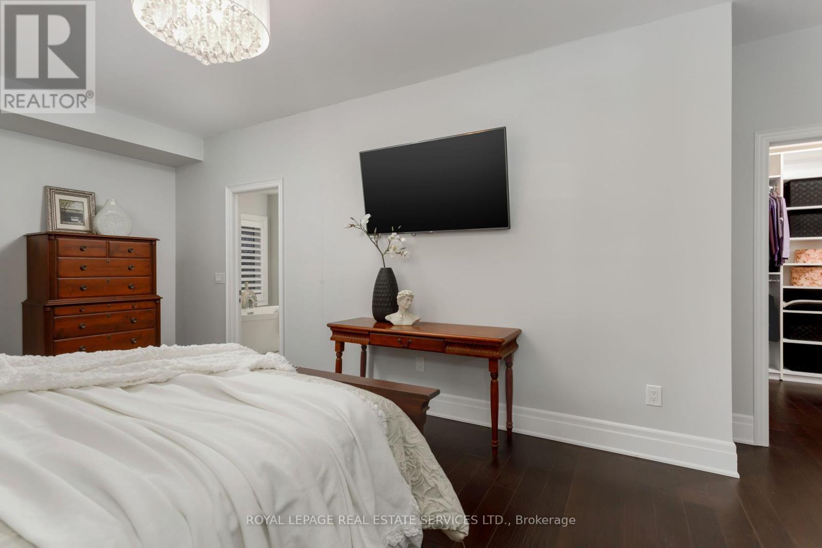












251 HANOVER STREET

,
Oakville,




Ontario
L6K0H3

