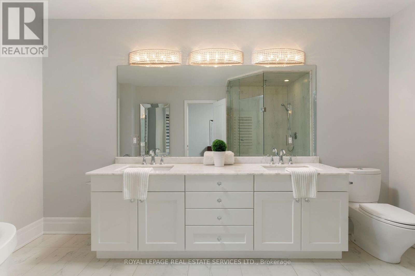 












251 HANOVER STREET

,
Oakville,




Ontario
L6K0H3

