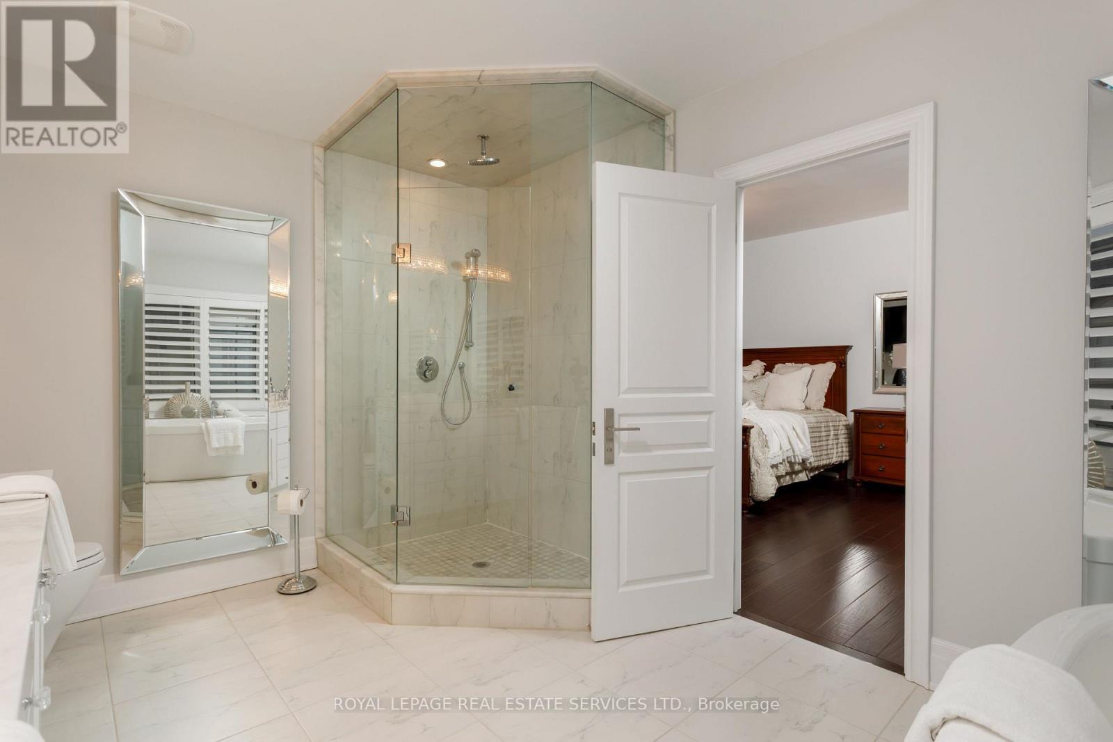 












251 HANOVER STREET

,
Oakville,




Ontario
L6K0H3

