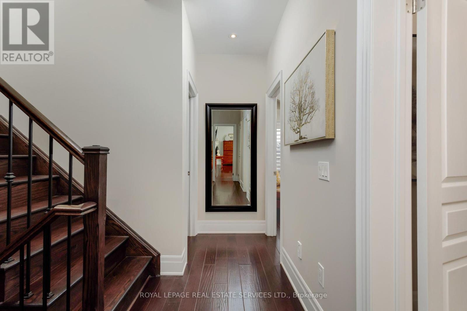












251 HANOVER STREET

,
Oakville,




Ontario
L6K0H3

