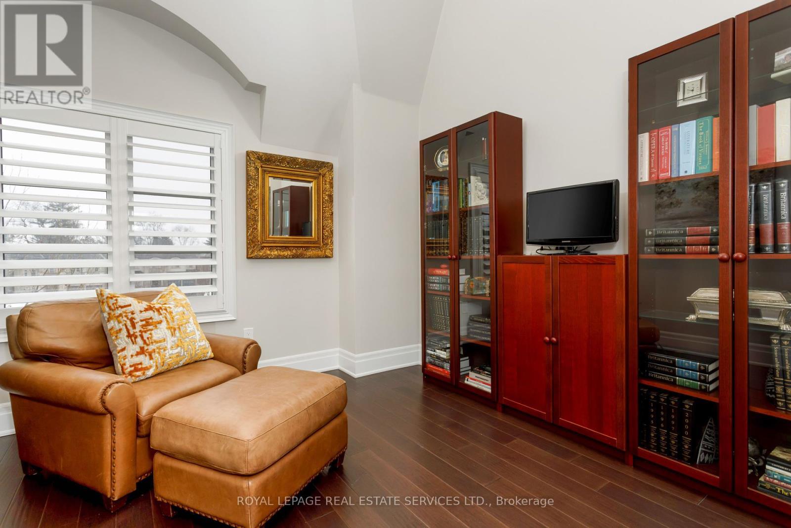 












251 HANOVER STREET

,
Oakville,




Ontario
L6K0H3

