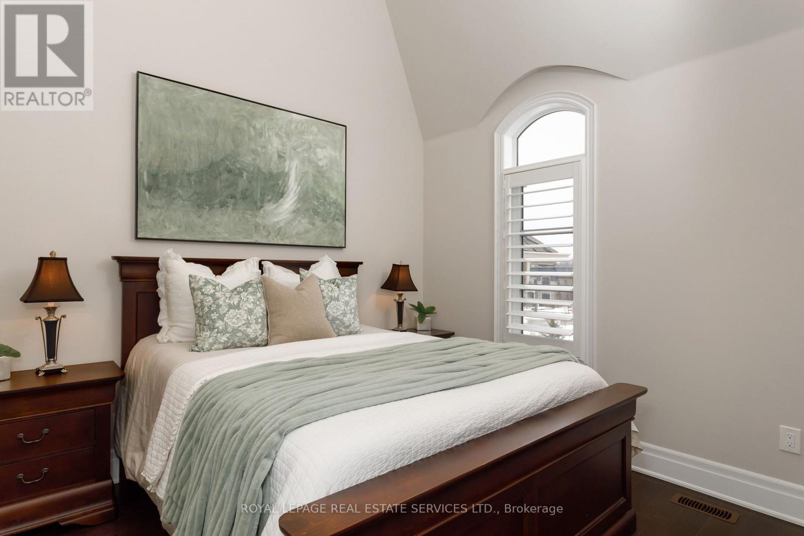 












251 HANOVER STREET

,
Oakville,




Ontario
L6K0H3

