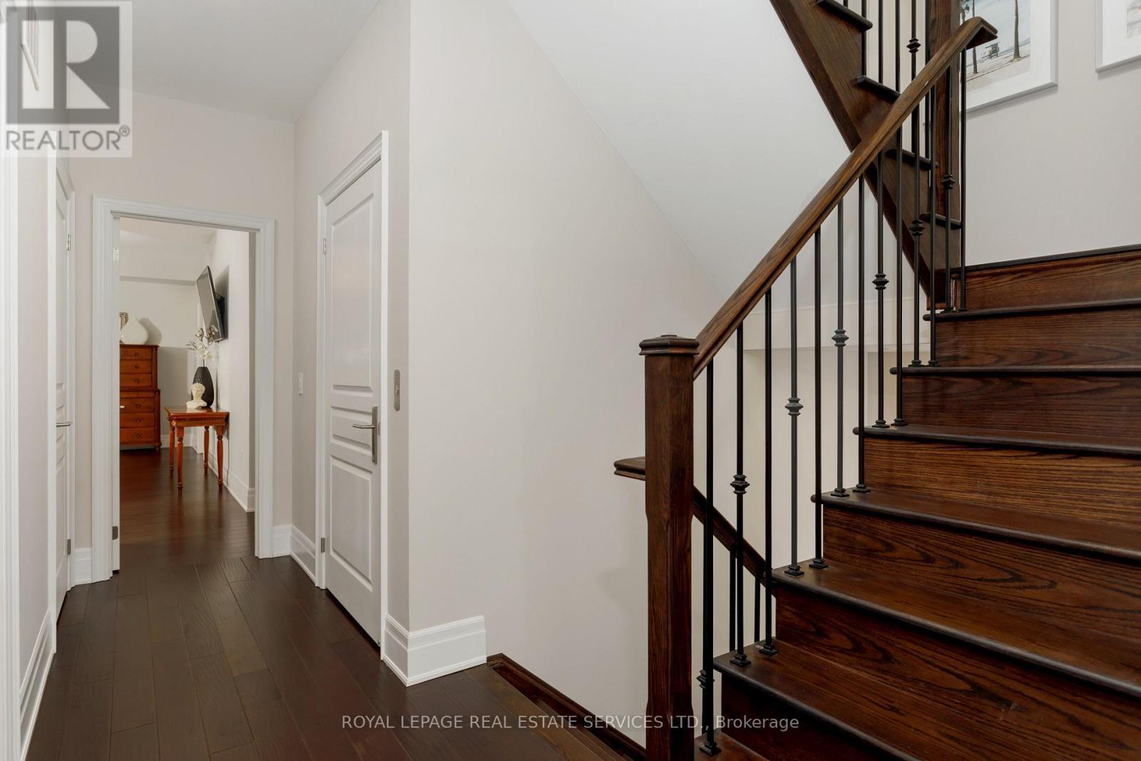 












251 HANOVER STREET

,
Oakville,




Ontario
L6K0H3

