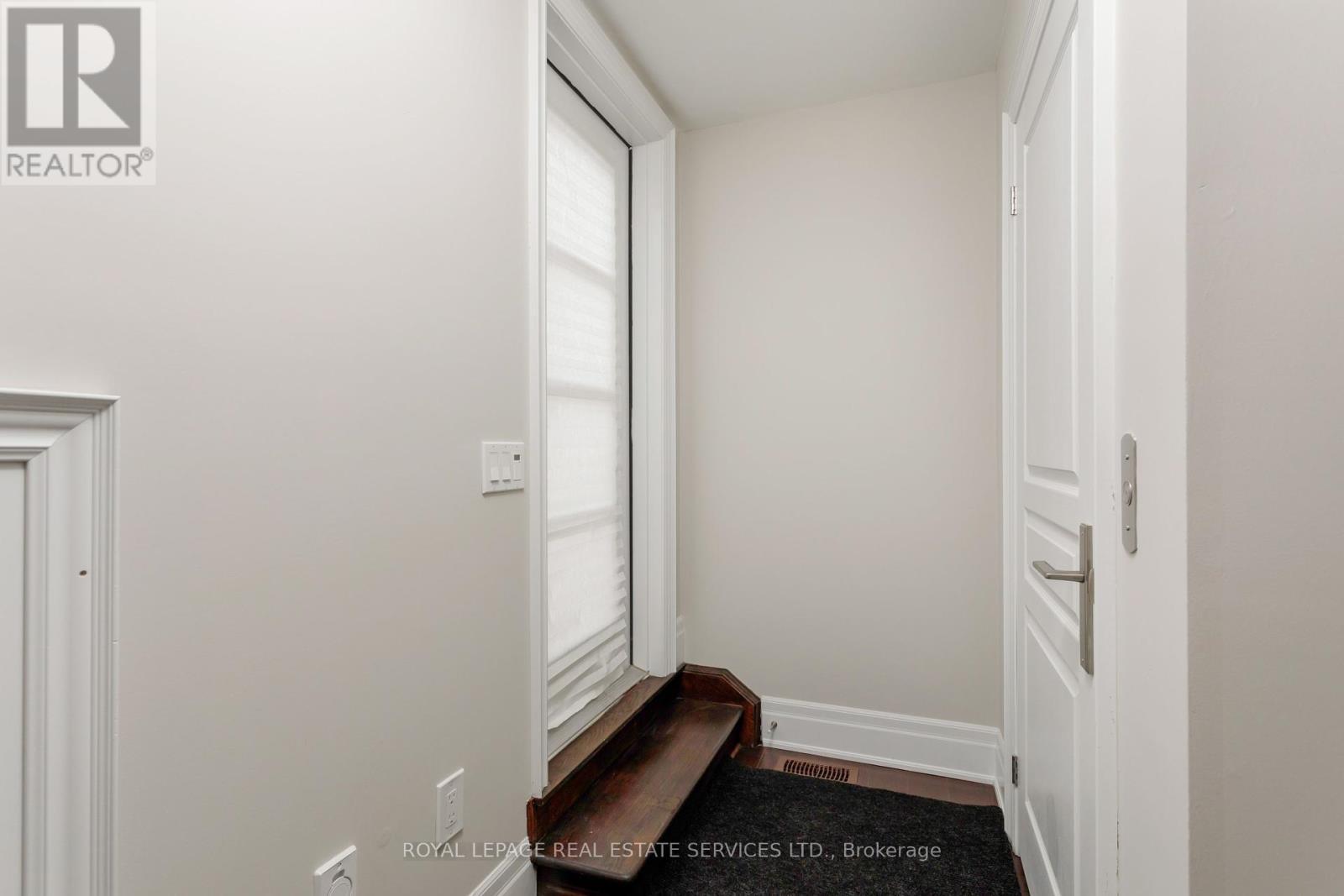 












251 HANOVER STREET

,
Oakville,




Ontario
L6K0H3

