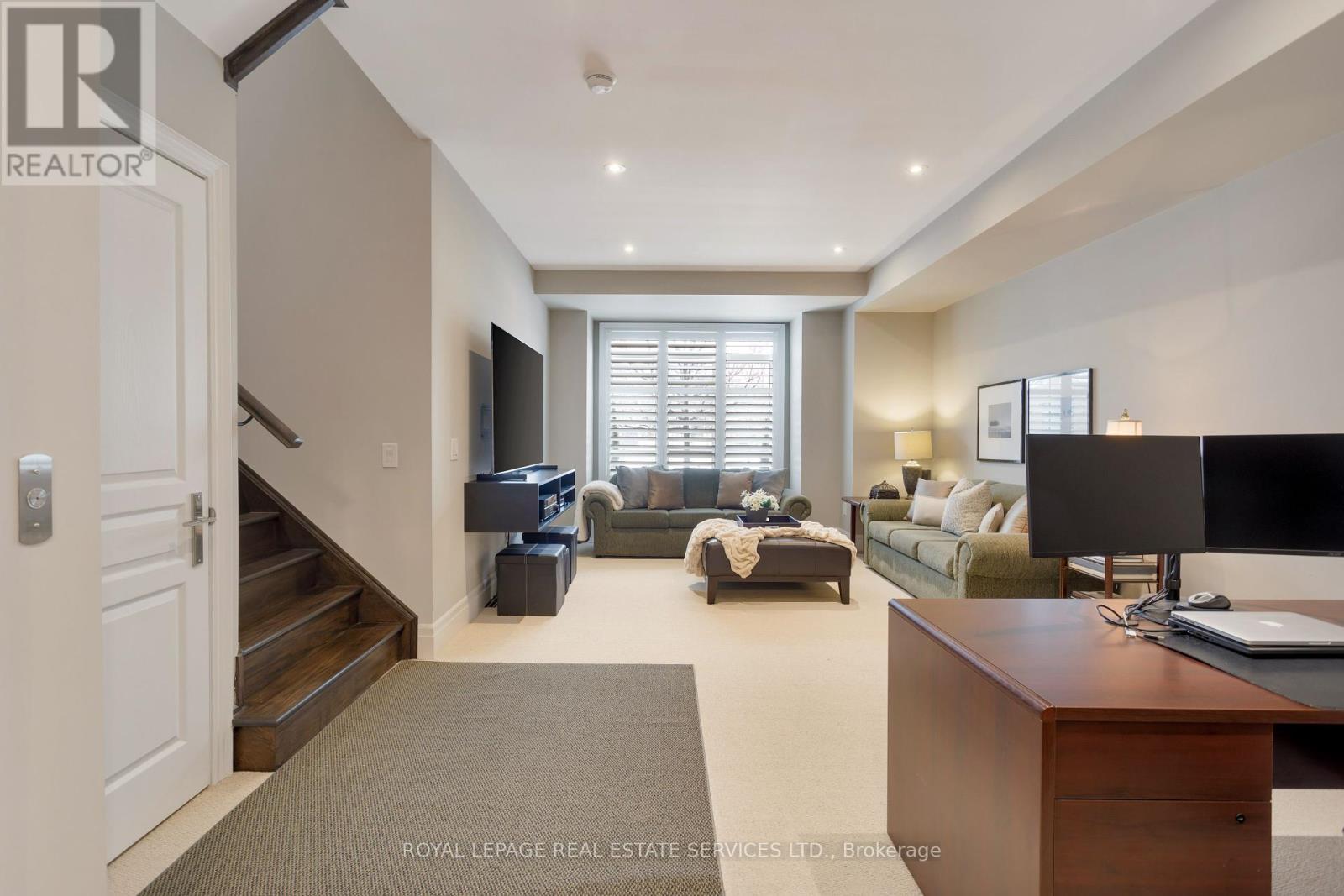 












251 HANOVER STREET

,
Oakville,




Ontario
L6K0H3

