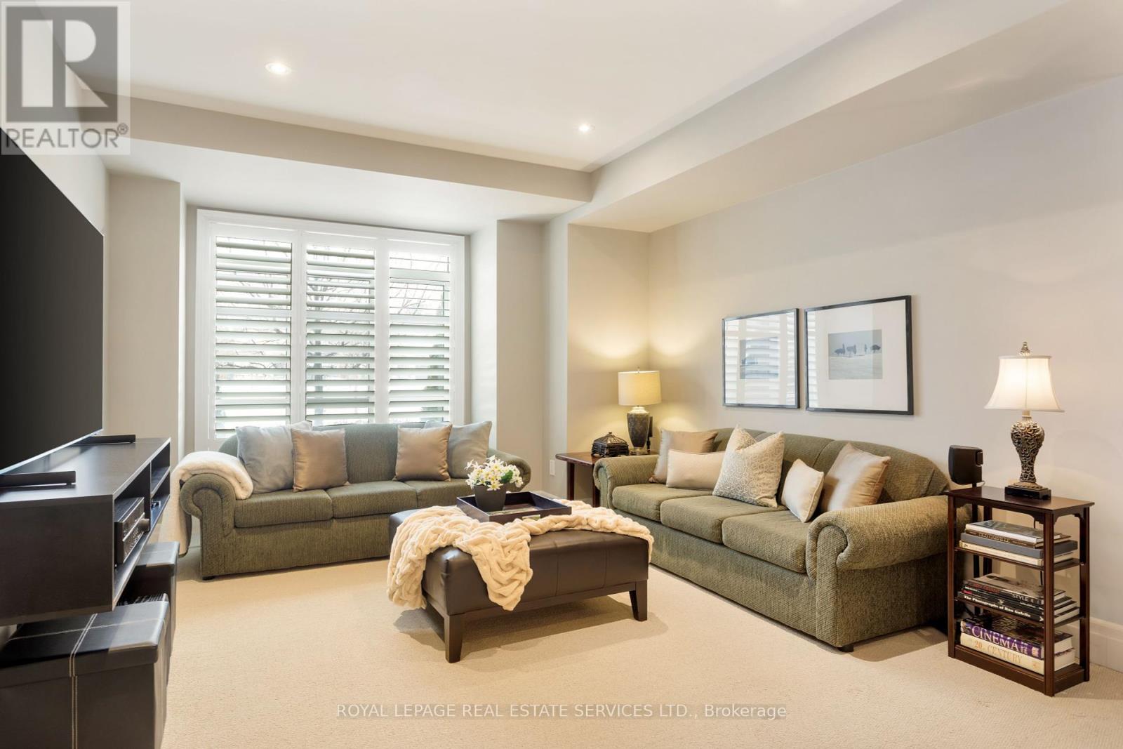 












251 HANOVER STREET

,
Oakville,




Ontario
L6K0H3

