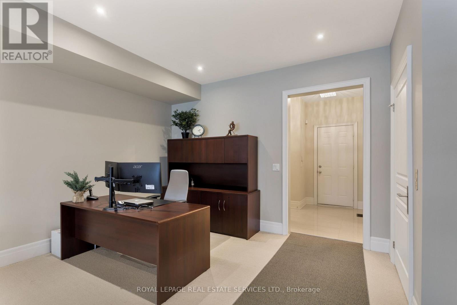 












251 HANOVER STREET

,
Oakville,




Ontario
L6K0H3

