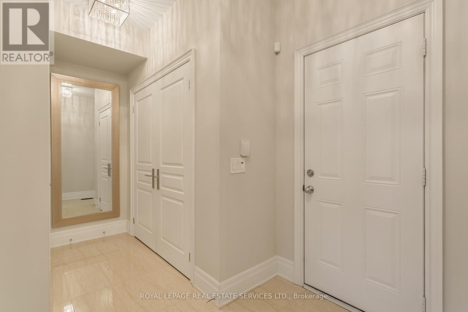












251 HANOVER STREET

,
Oakville,




Ontario
L6K0H3

