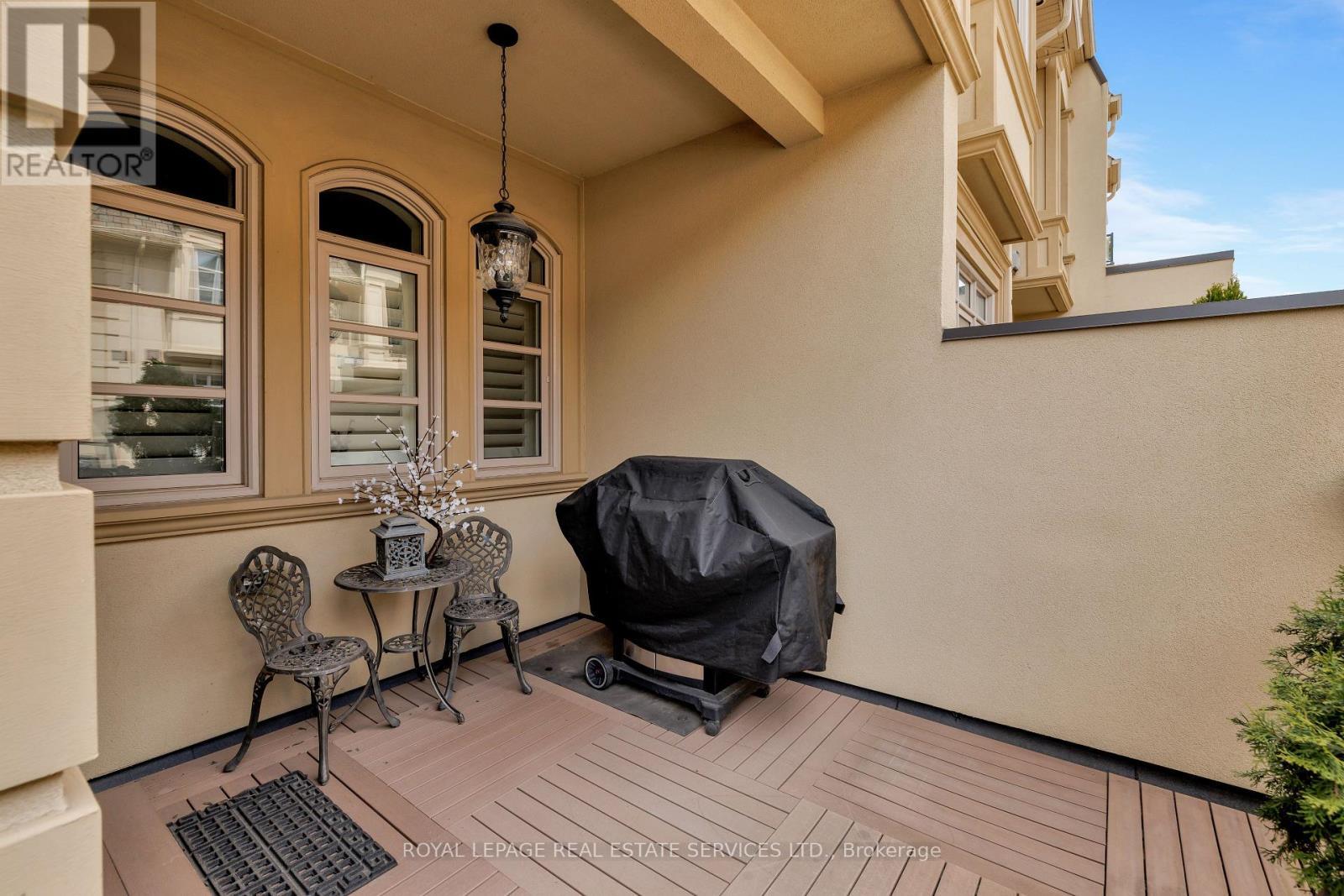 












251 HANOVER STREET

,
Oakville,




Ontario
L6K0H3

