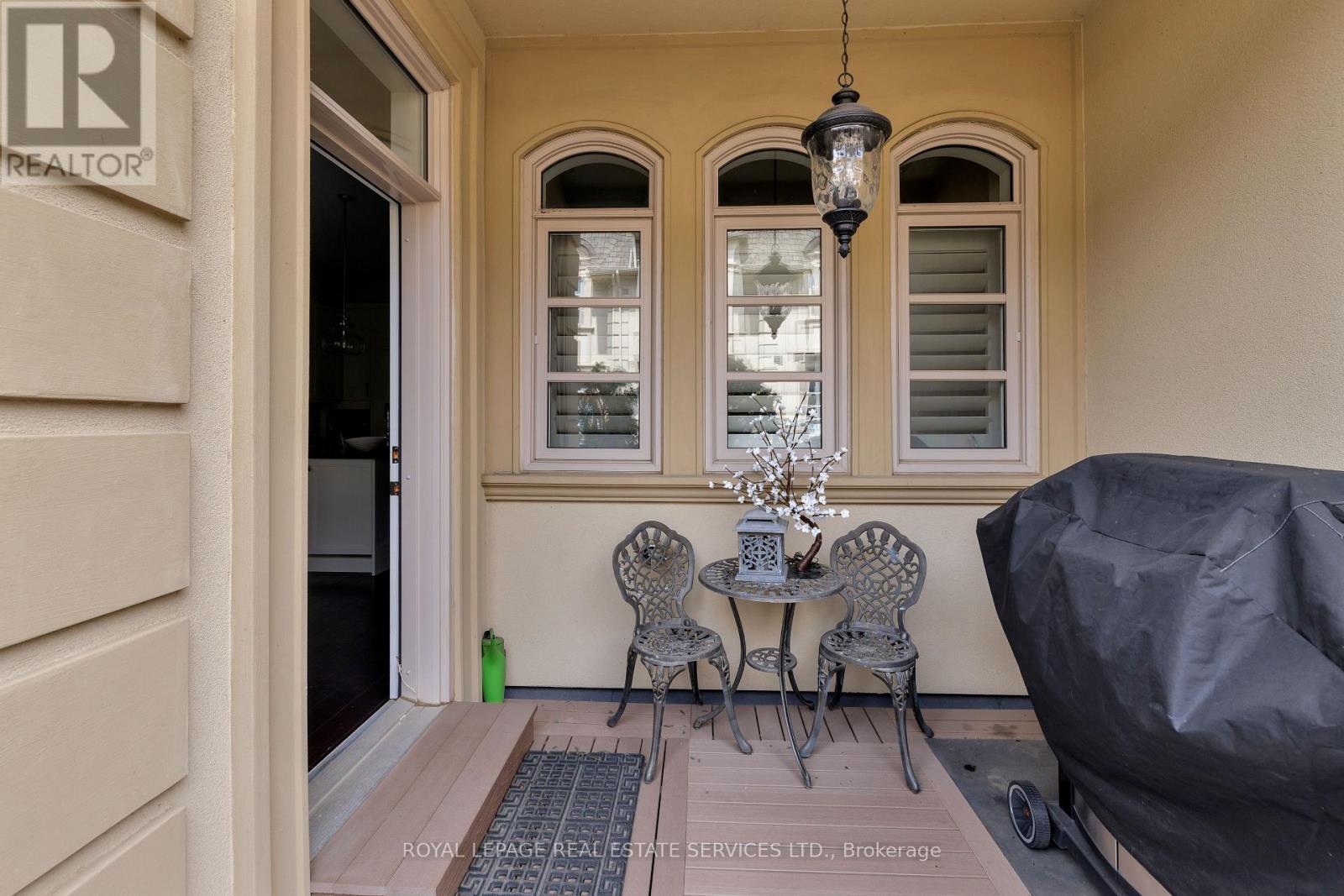












251 HANOVER STREET

,
Oakville,




Ontario
L6K0H3

