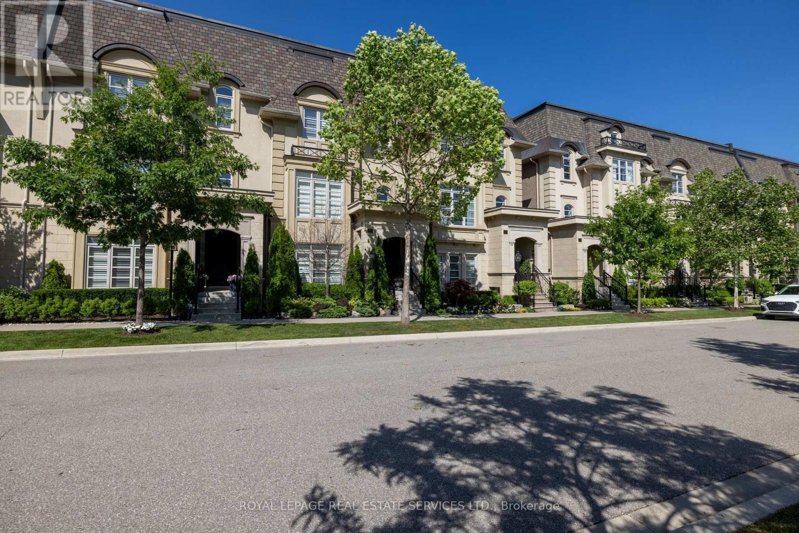 












251 HANOVER STREET

,
Oakville,




Ontario
L6K0H3

