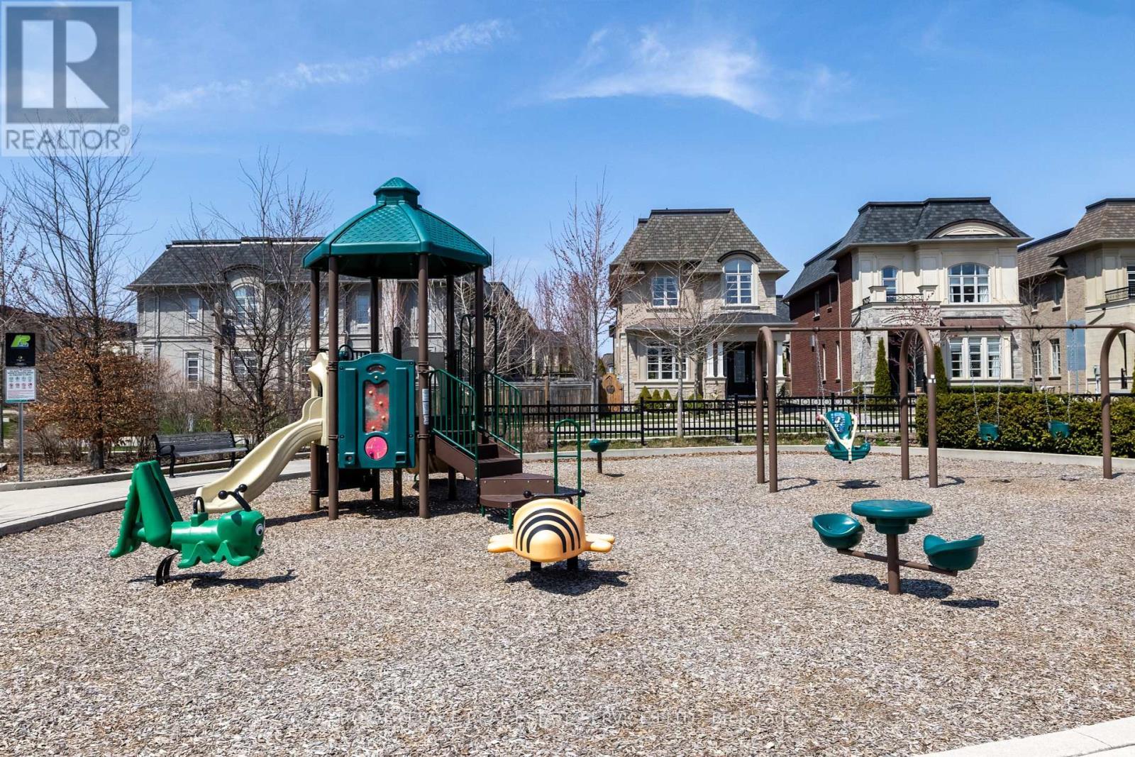 












251 HANOVER STREET

,
Oakville,




Ontario
L6K0H3

