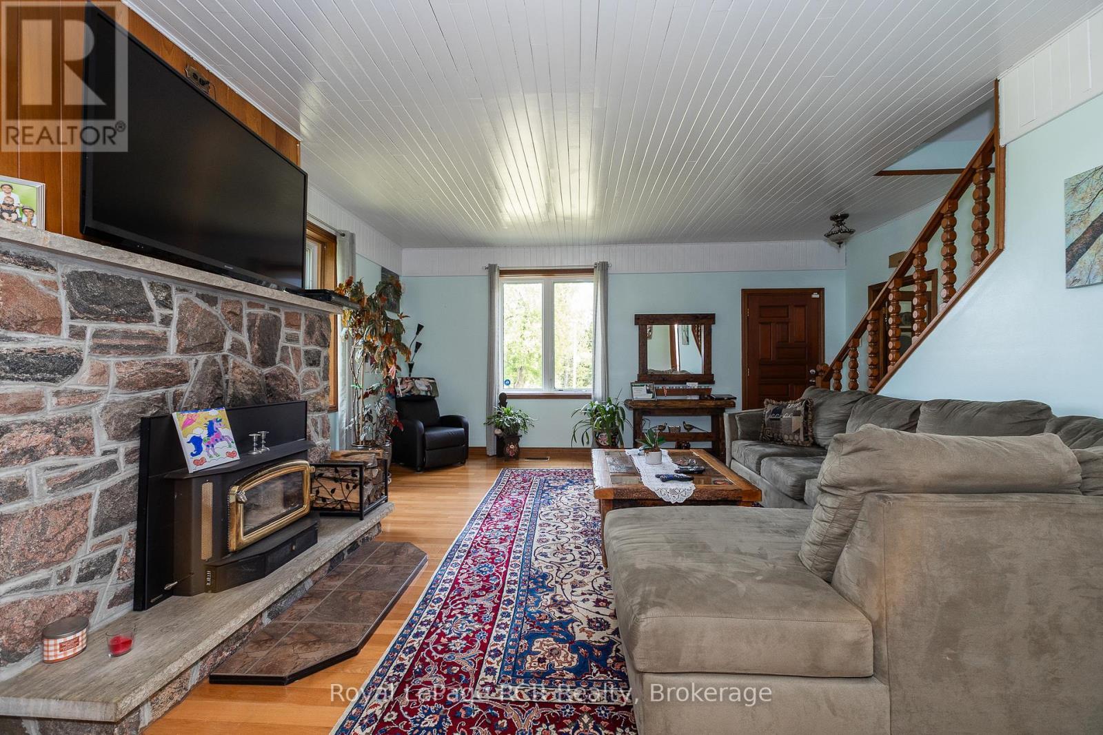 












713630 DURHAM ROAD B

,
Grey Highlands,







Ontario
N0C1K0


