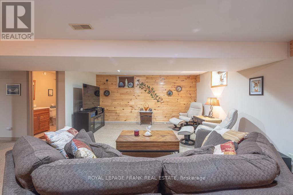 












120 SUGARBUSH CRESCENT

,
Trent Lakes,




Ontario
K0L1J0

